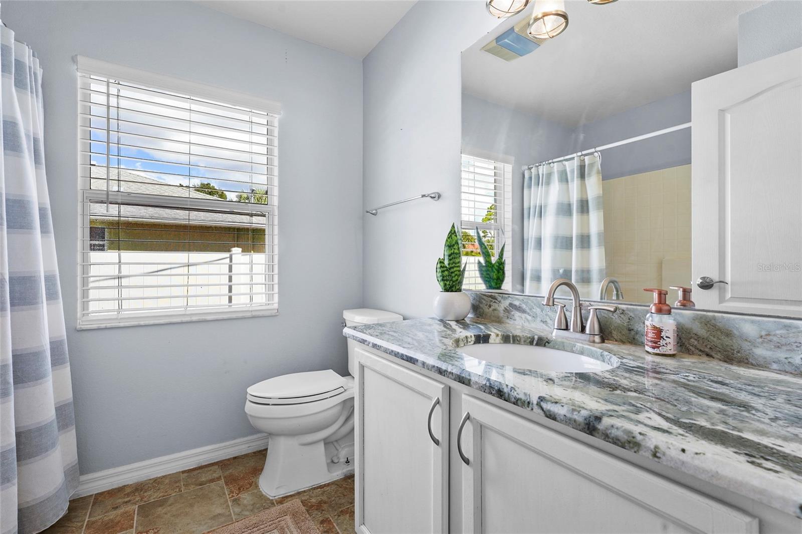 Image 22 of 39 For 15105 Gulistan Avenue