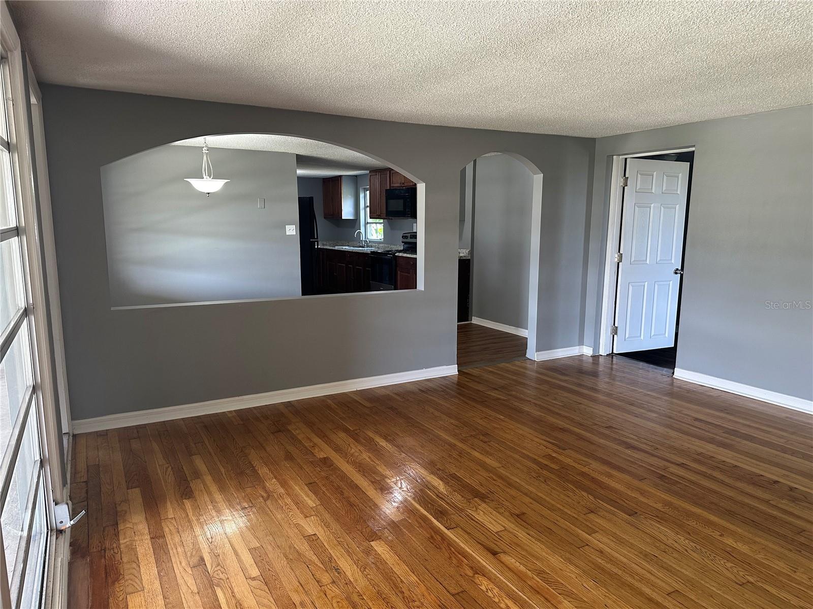 Image 4 of 10 For 1732 Batavia Road