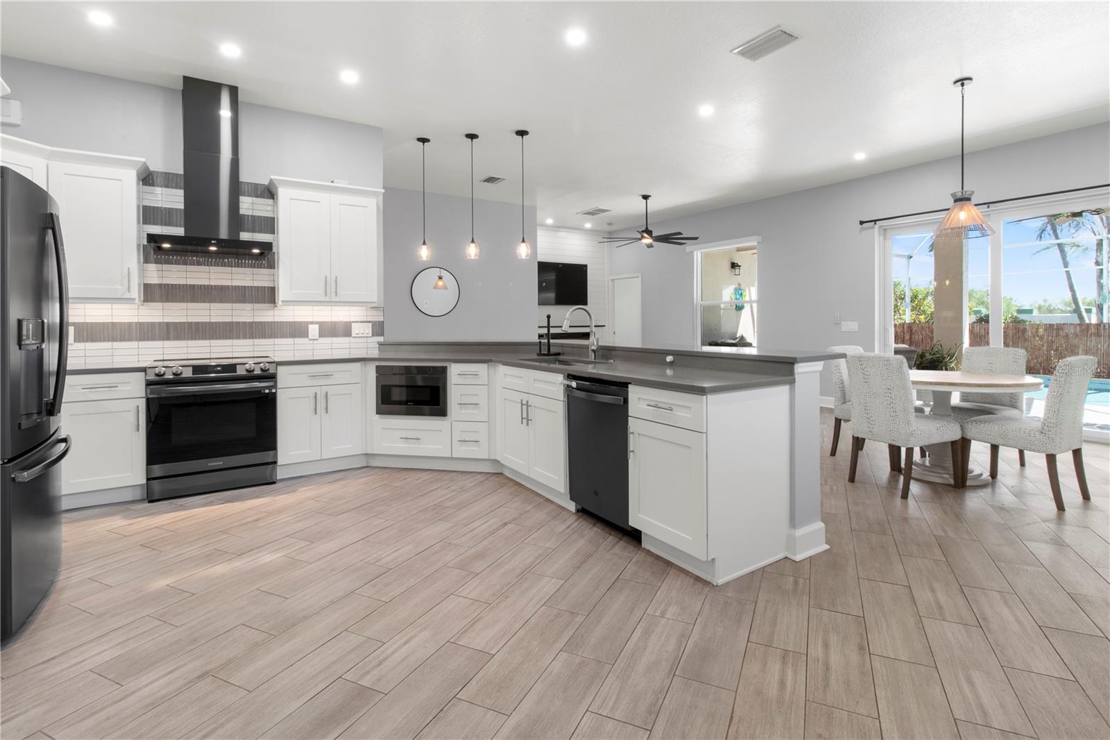 Image 9 of 55 For 5614 52nd Avenue W