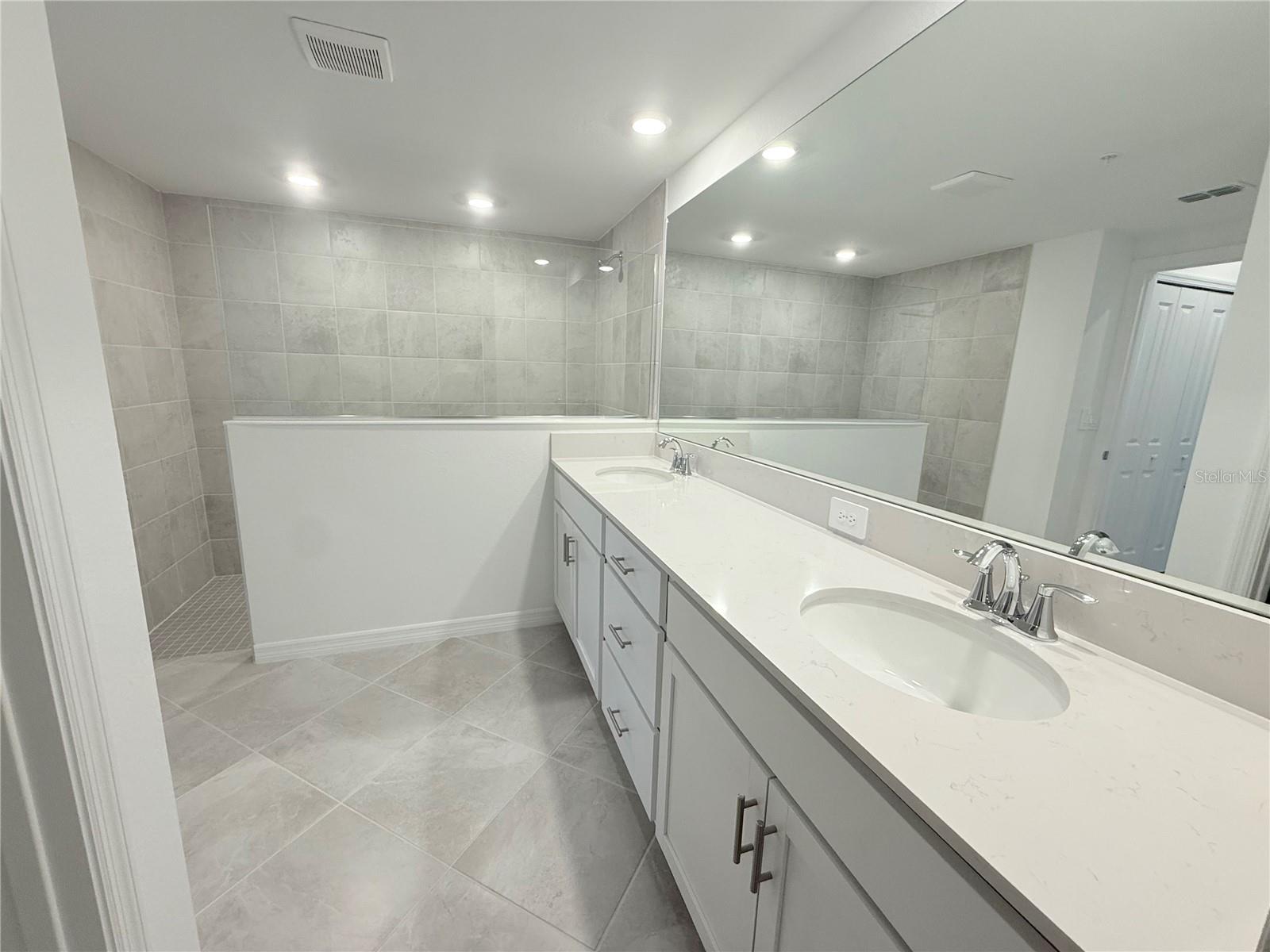 Image 8 of 20 For 5624 Summit Pointe Circle 104