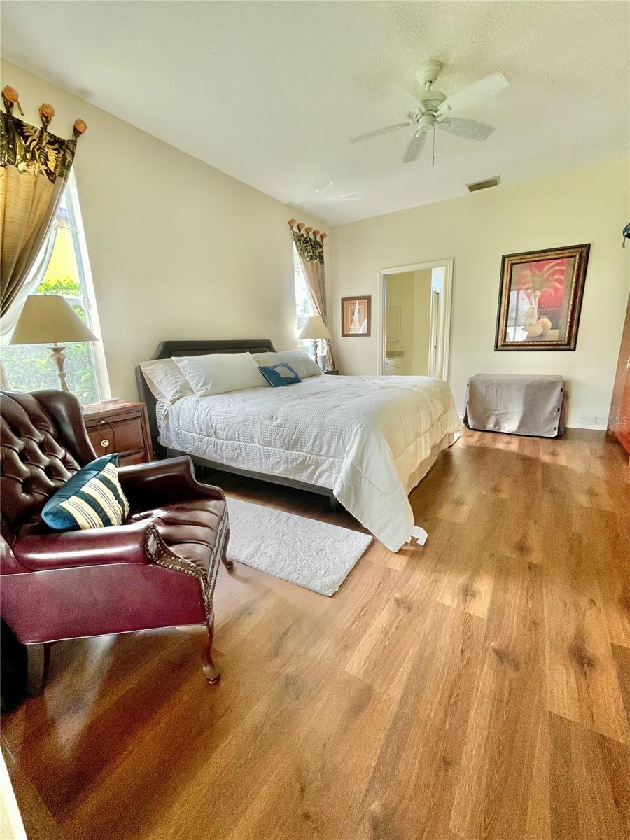 Image 17 of 72 For 4612 35th Avenue E