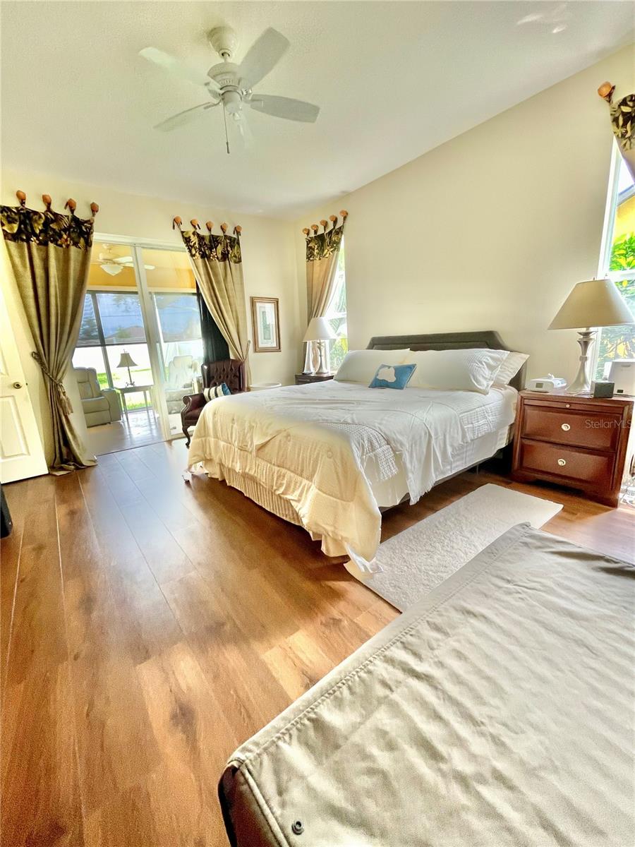 Image 18 of 72 For 4612 35th Avenue E