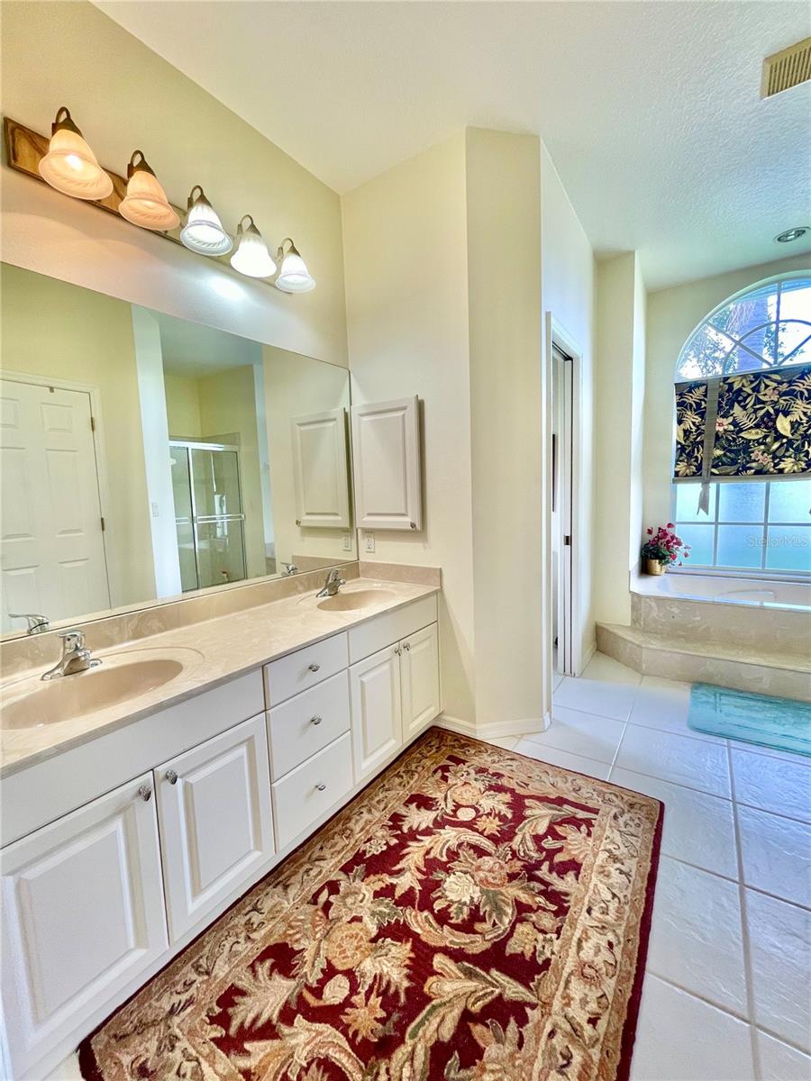 Image 19 of 72 For 4612 35th Avenue E