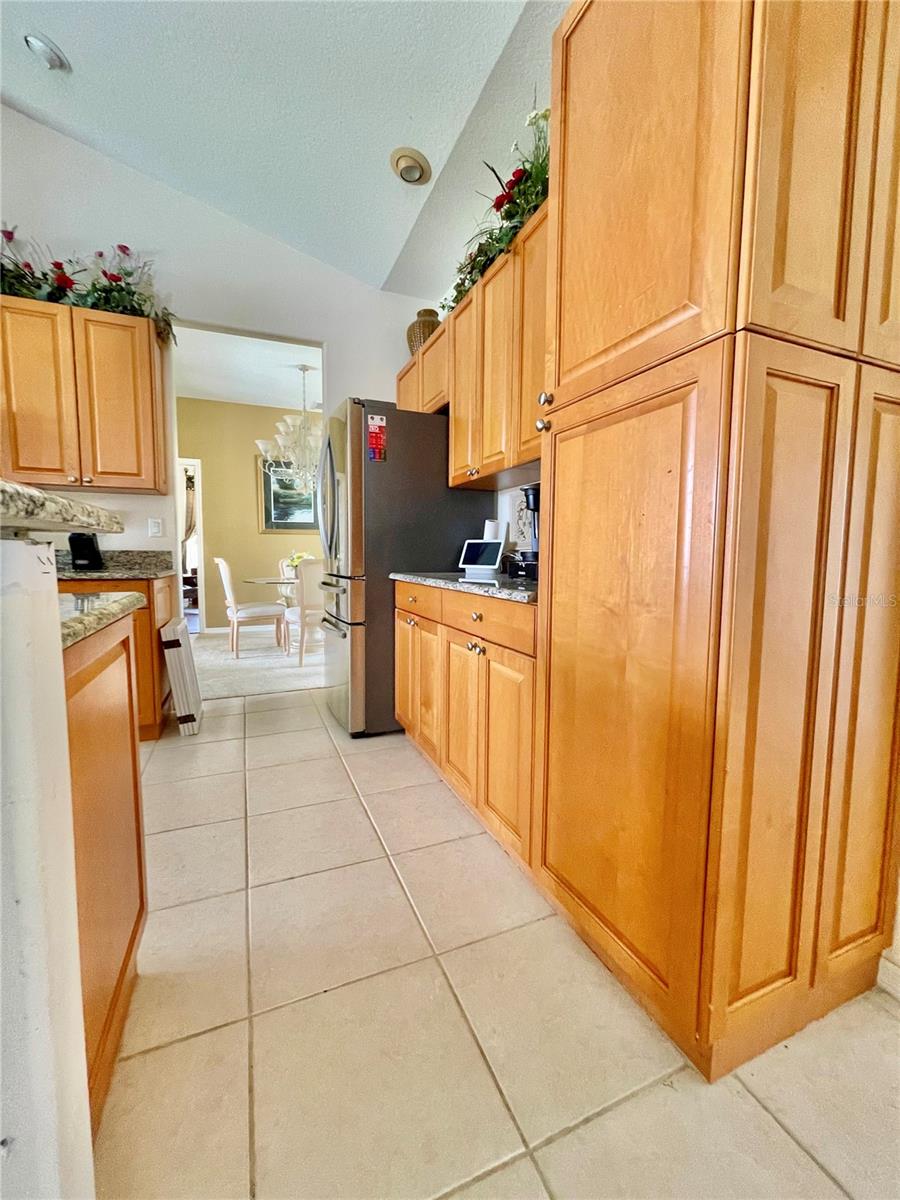 Image 23 of 72 For 4612 35th Avenue E