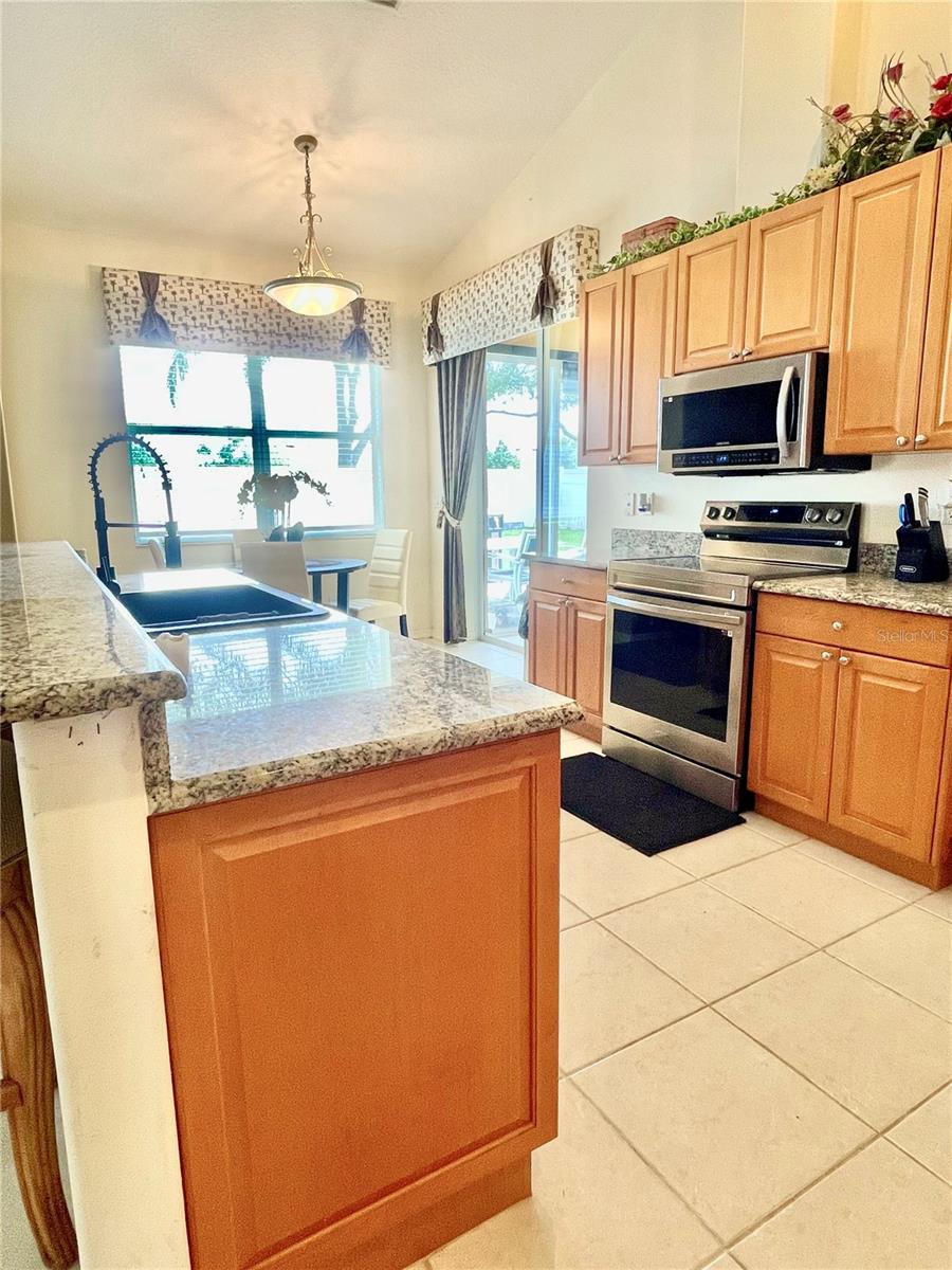 Image 33 of 72 For 4612 35th Avenue E