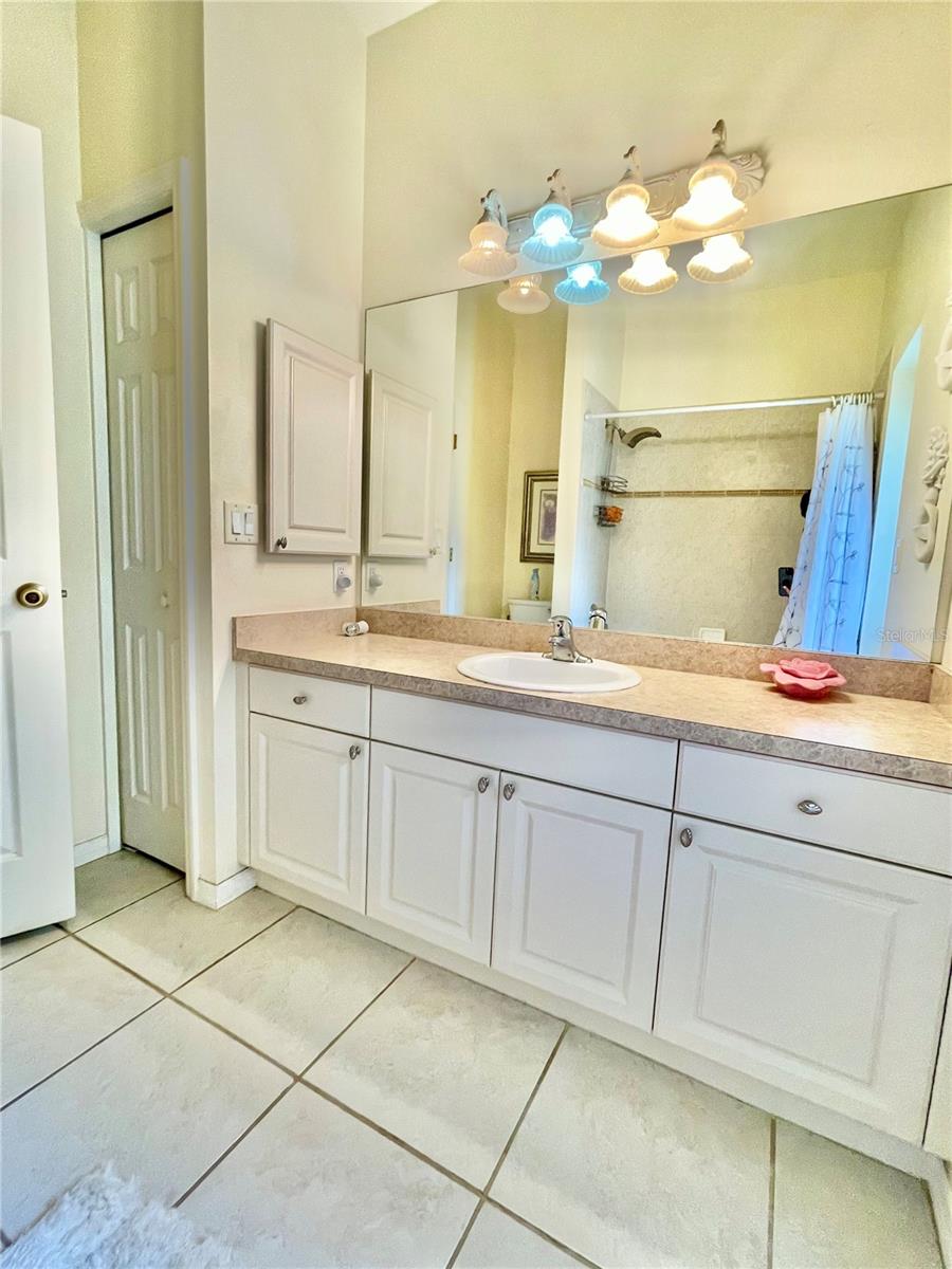 Image 43 of 72 For 4612 35th Avenue E
