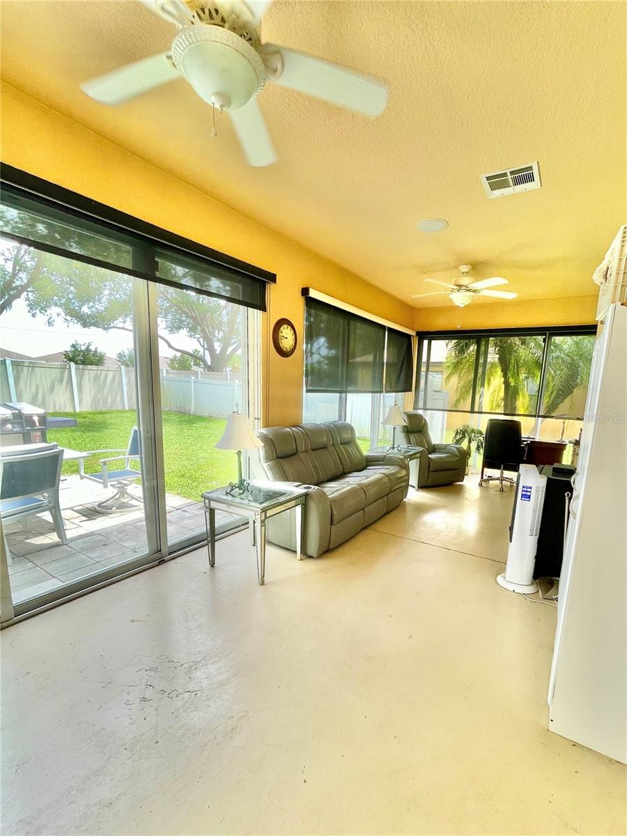 Image 60 of 72 For 4612 35th Avenue E