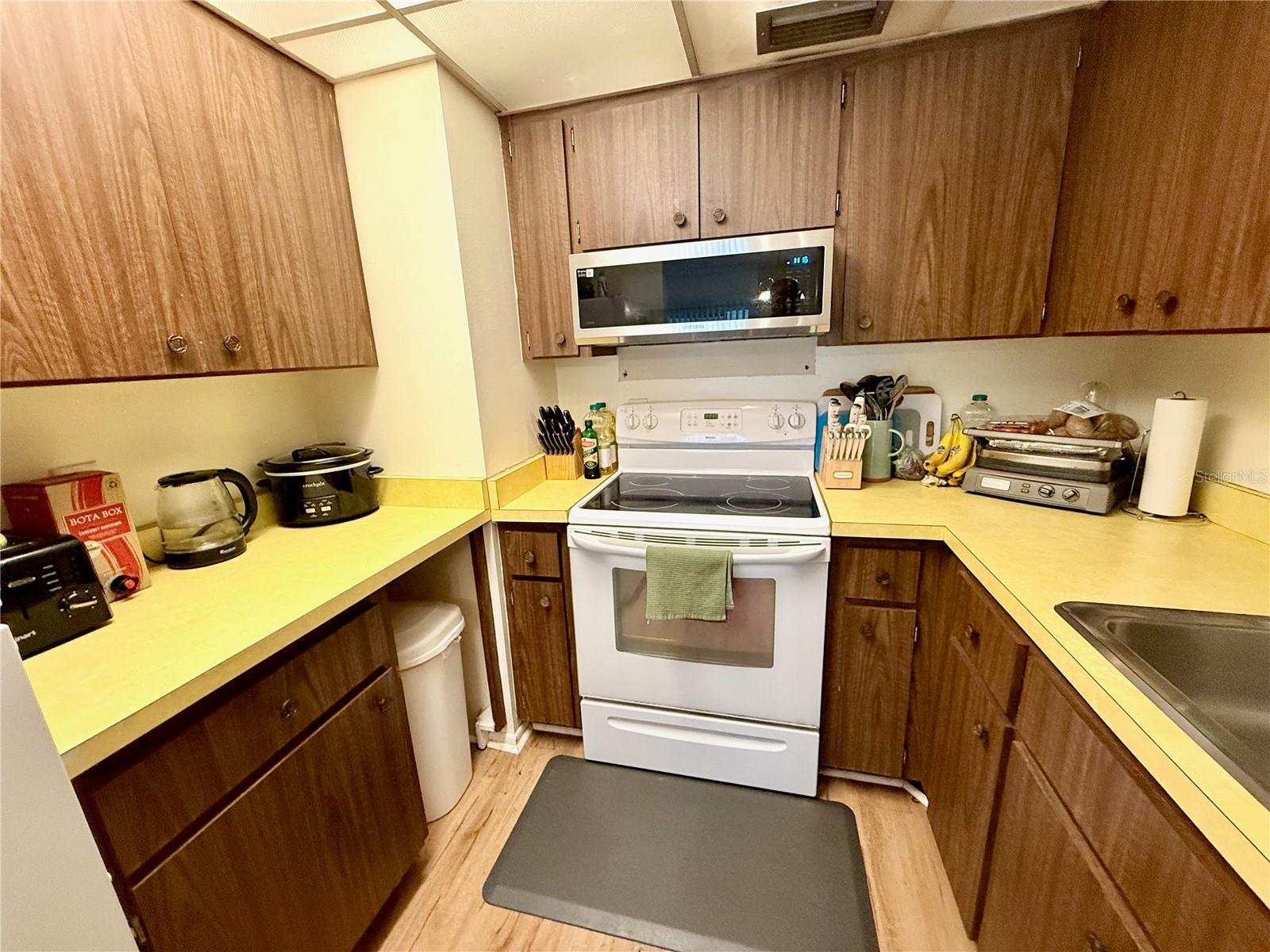 Image 7 of 18 For 4805 Rilma Avenue 102