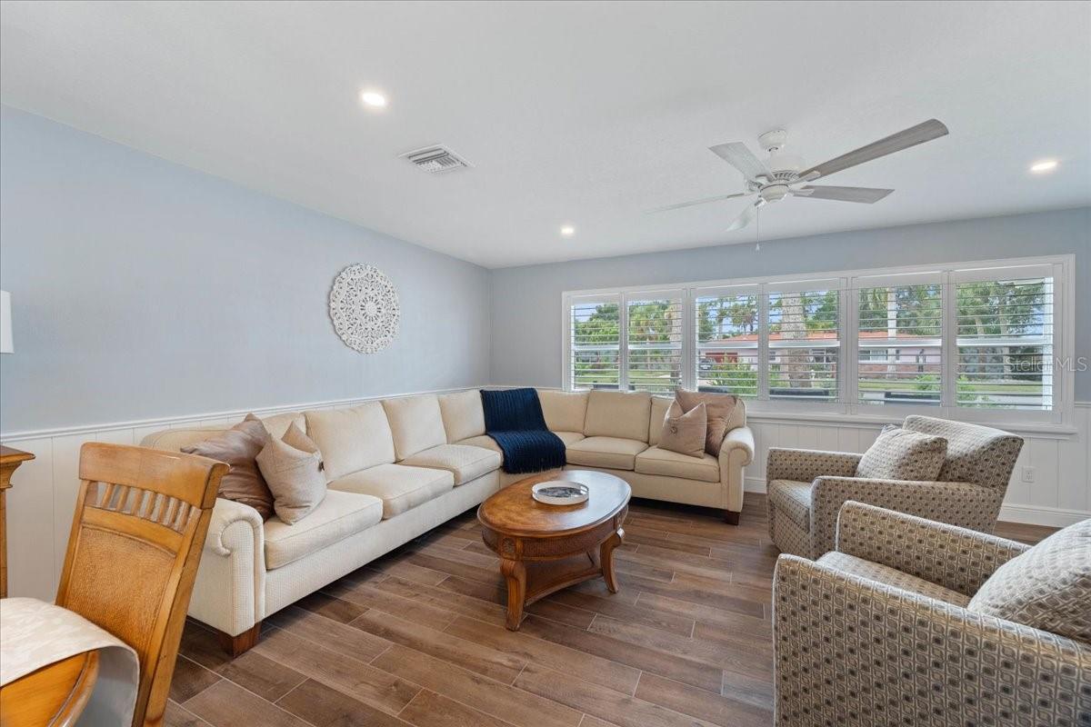 Image 11 of 45 For 1039 Bayshore Avenue