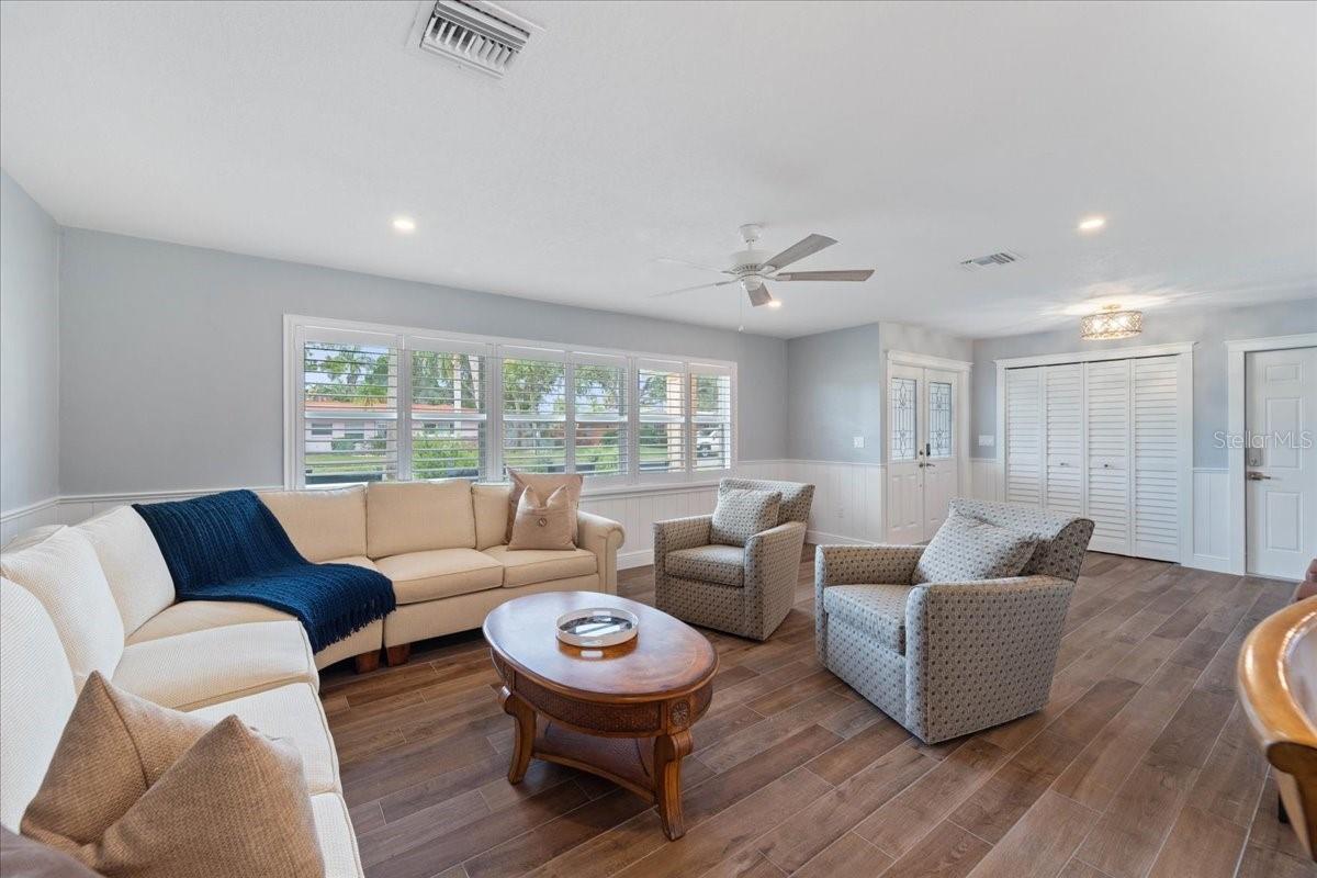 Image 12 of 45 For 1039 Bayshore Avenue
