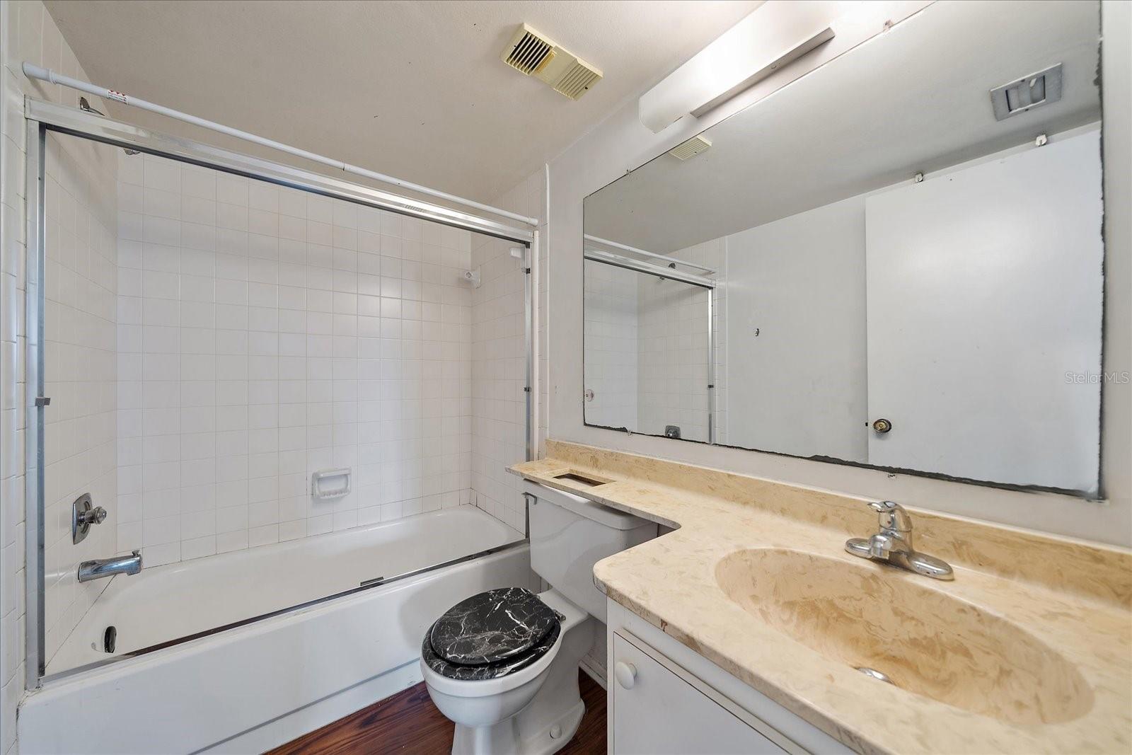 Image 19 of 35 For 3227 Beneva Road 203