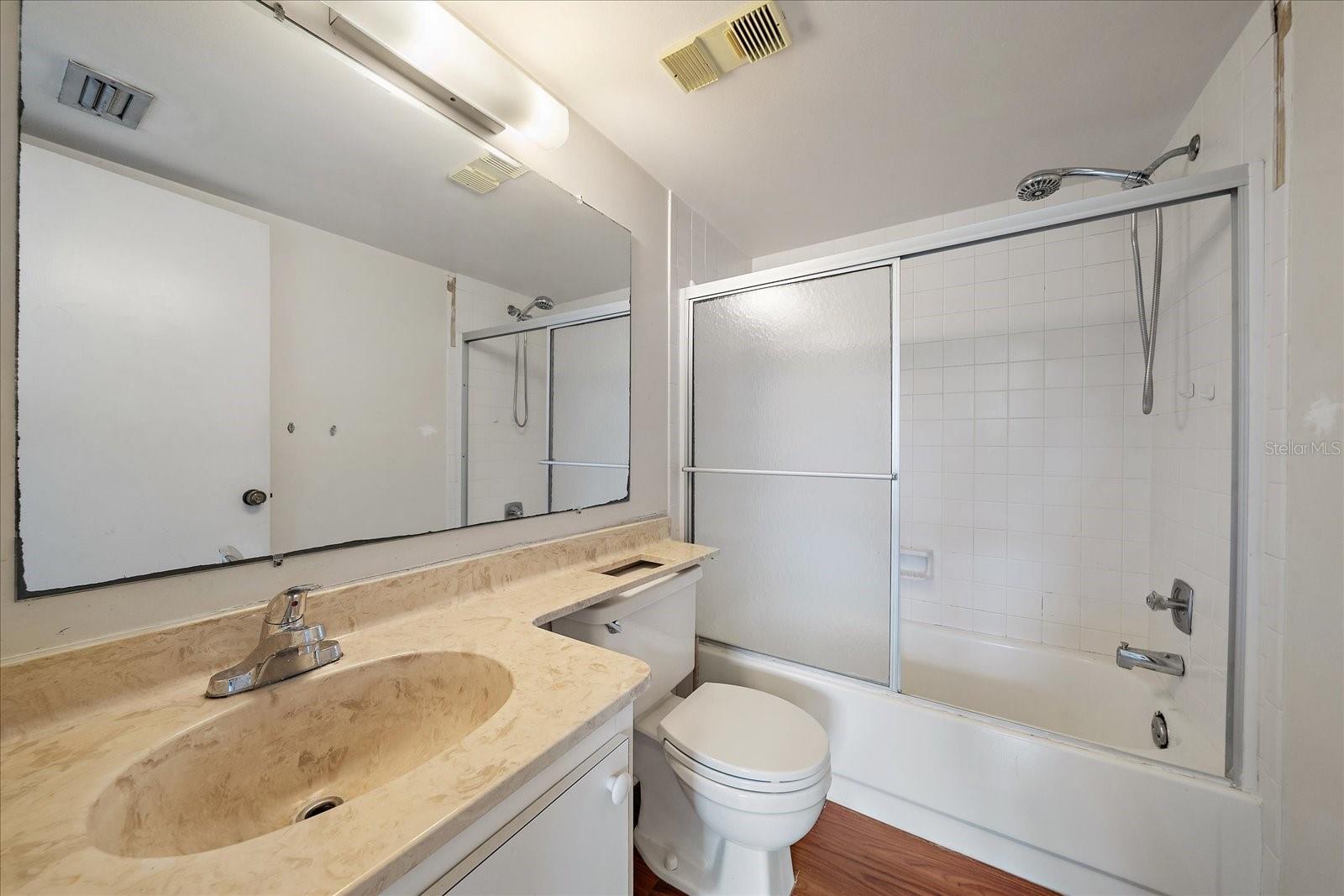 Image 20 of 35 For 3227 Beneva Road 203