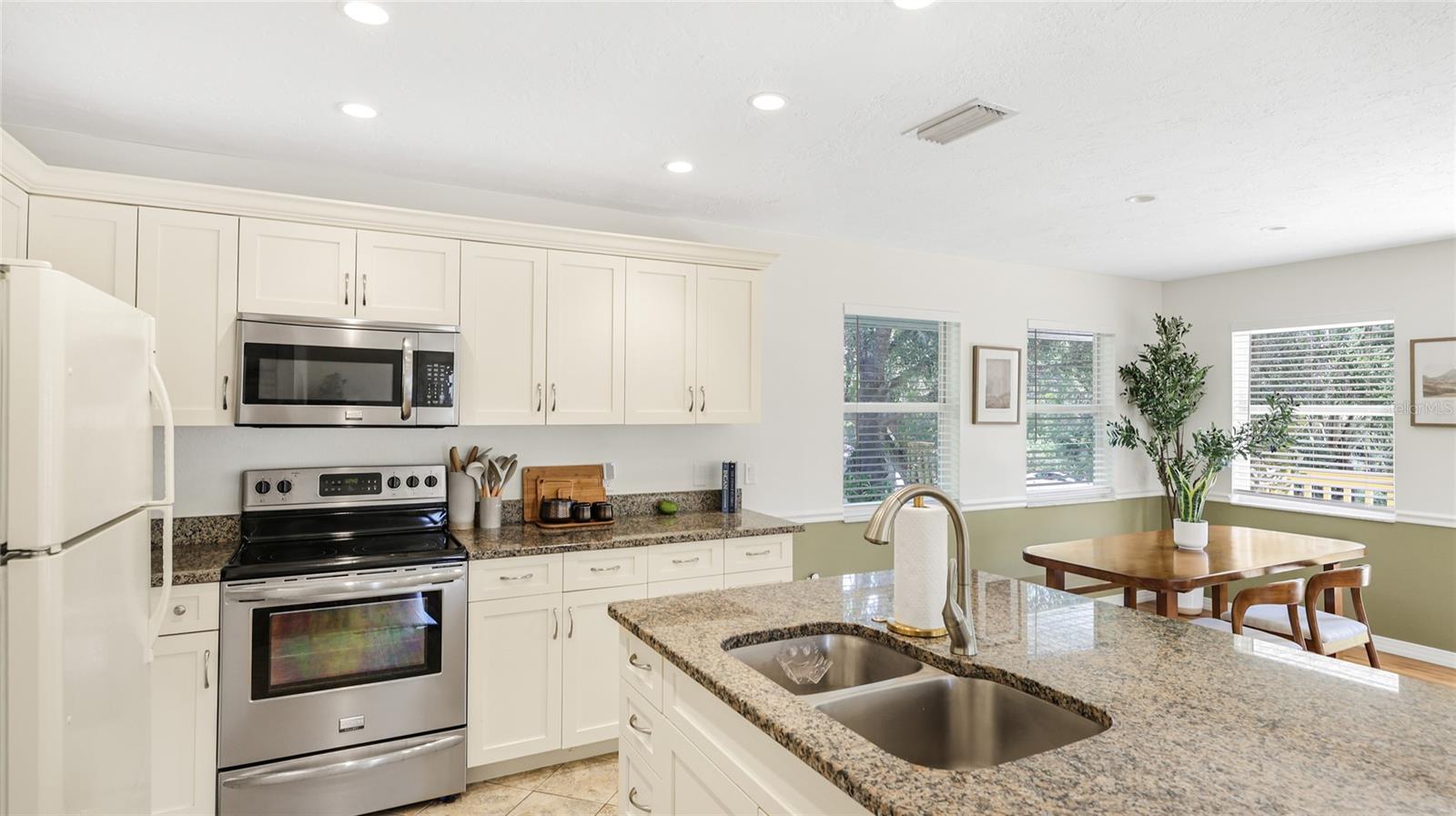 Image 10 of 43 For 4530 Murdock Avenue
