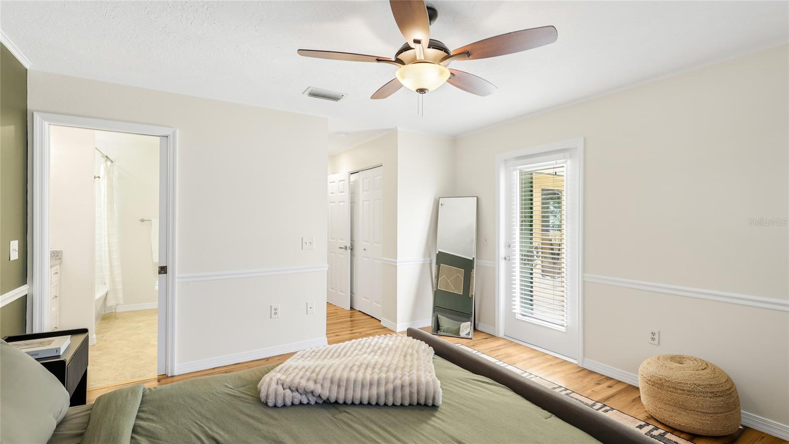Image 14 of 43 For 4530 Murdock Avenue