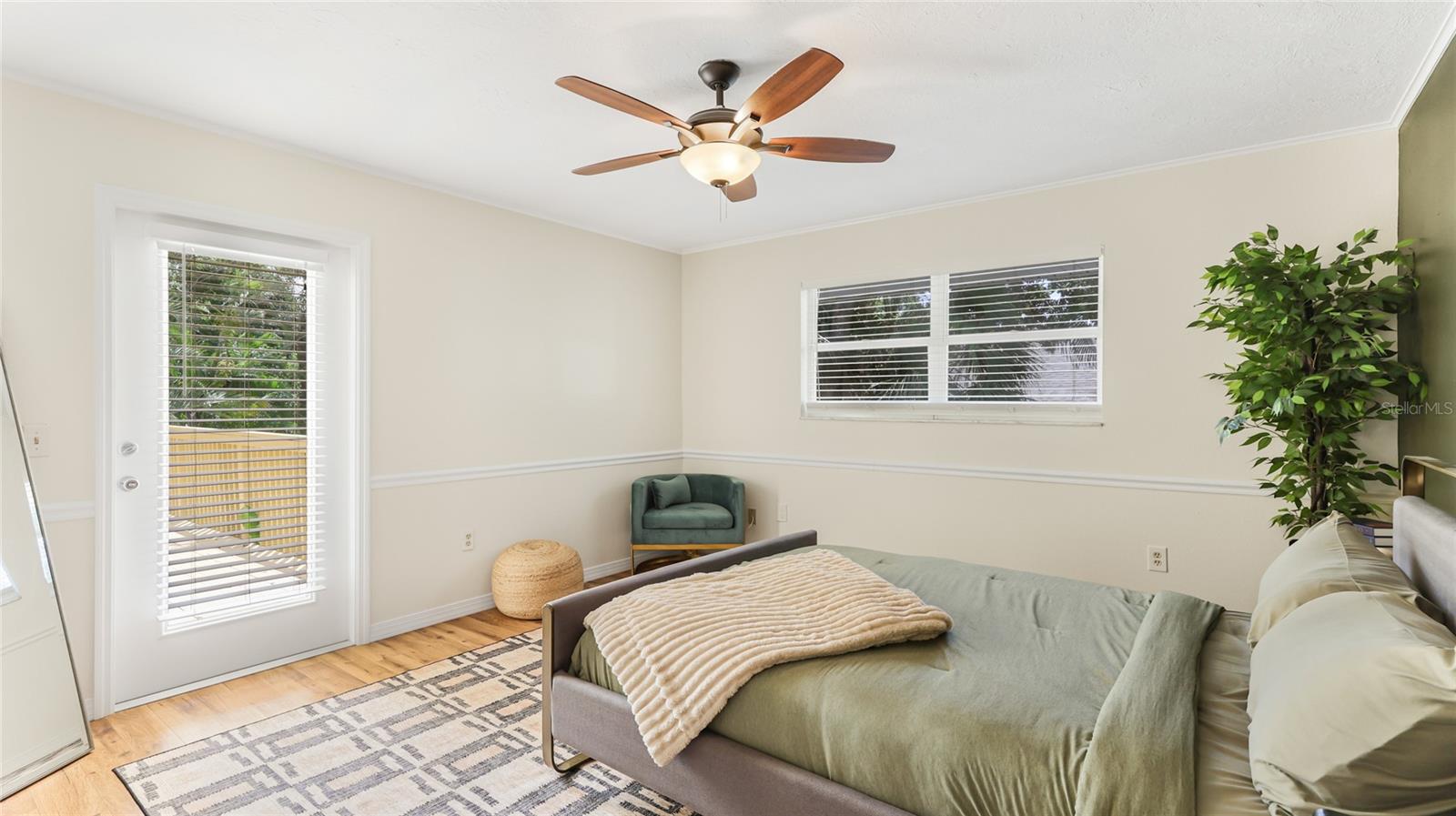 Image 15 of 43 For 4530 Murdock Avenue