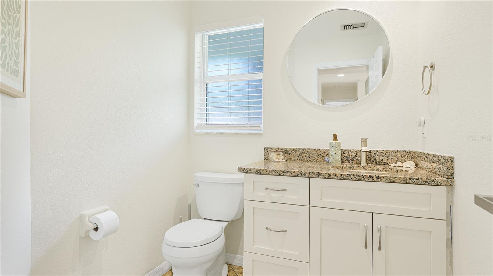 Image 21 of 43 For 4530 Murdock Avenue