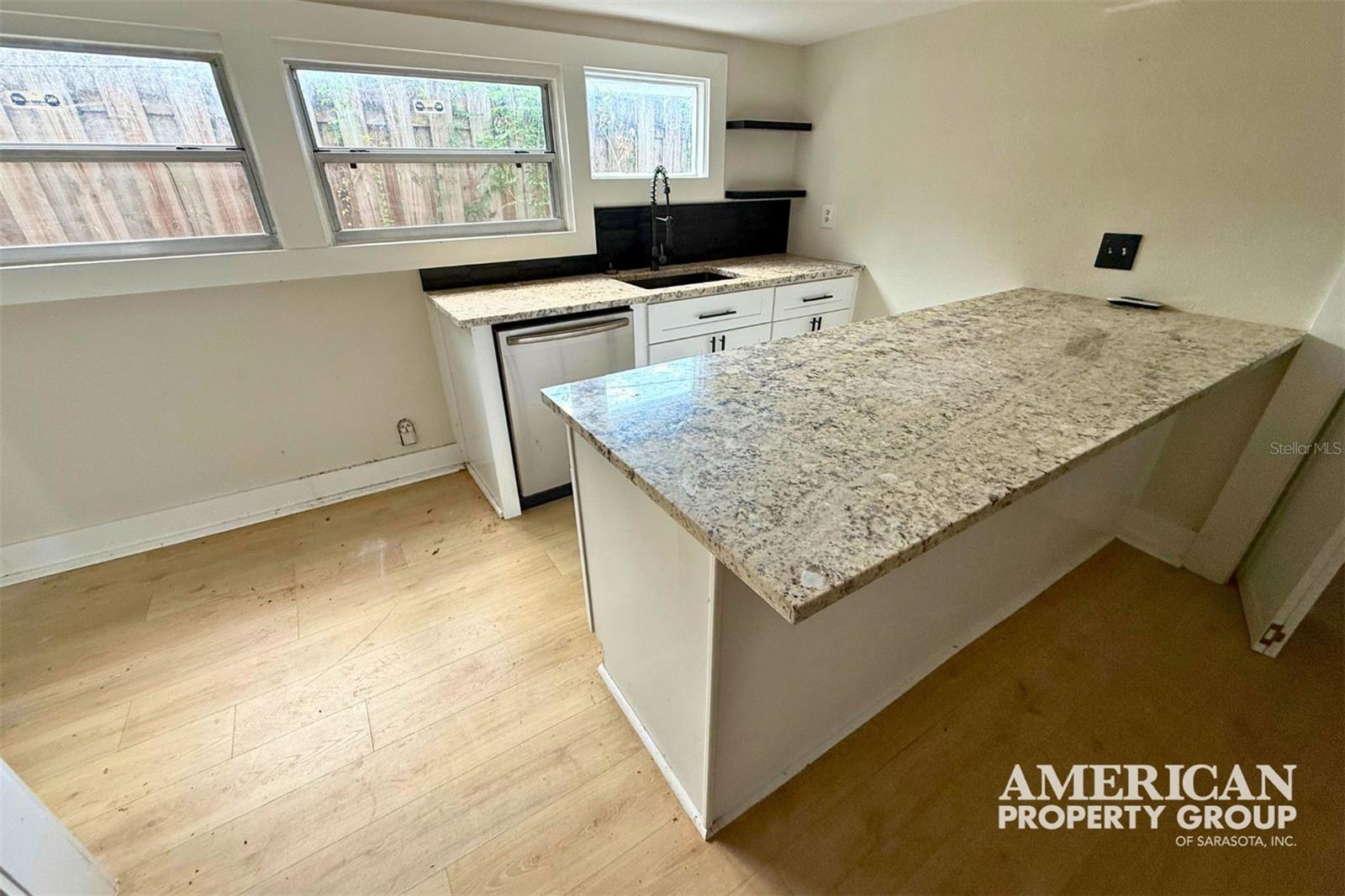 Image 5 of 17 For 1515 7th Avenue W