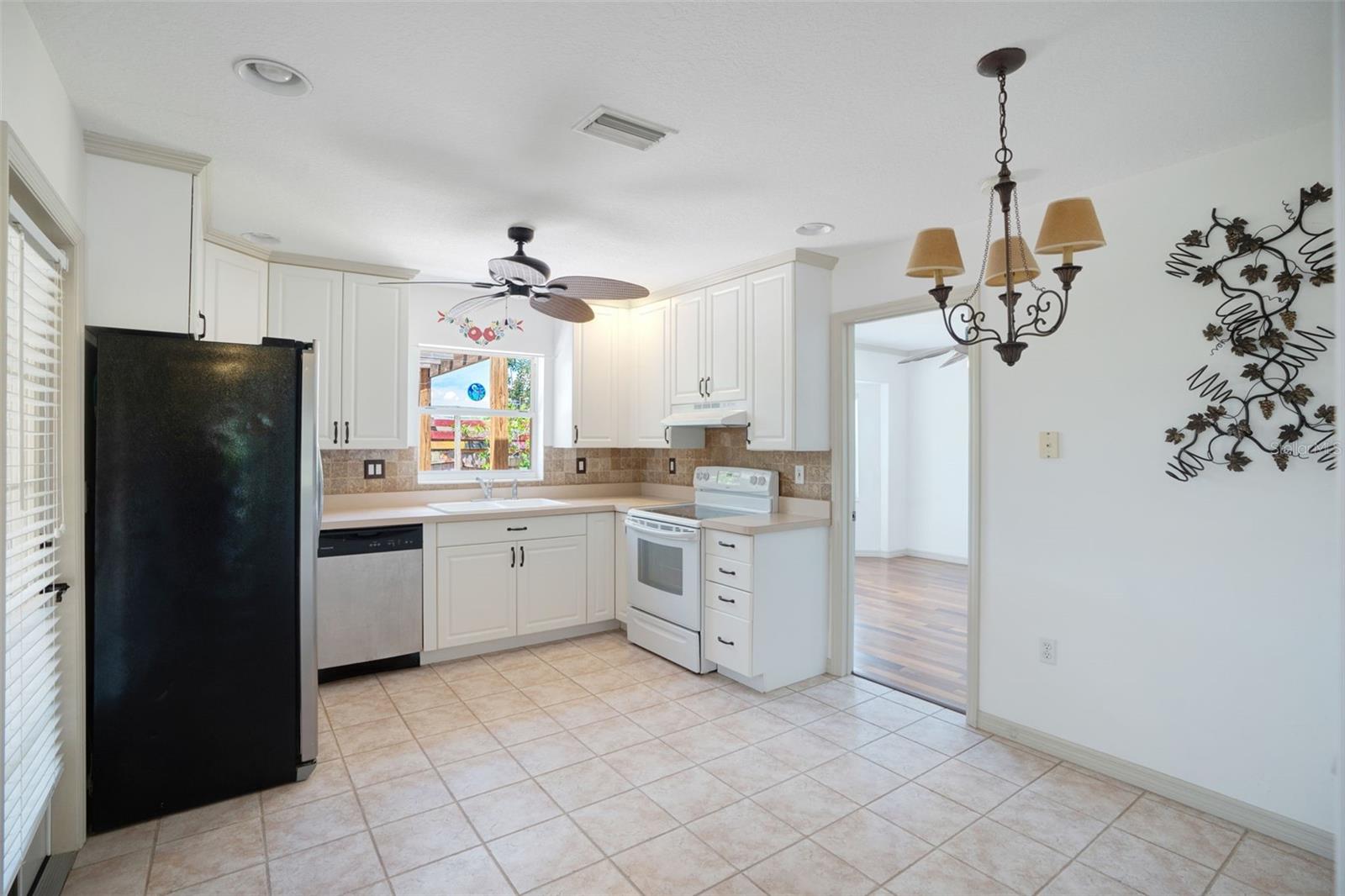 Image 14 of 47 For 1877 Vamo Drive