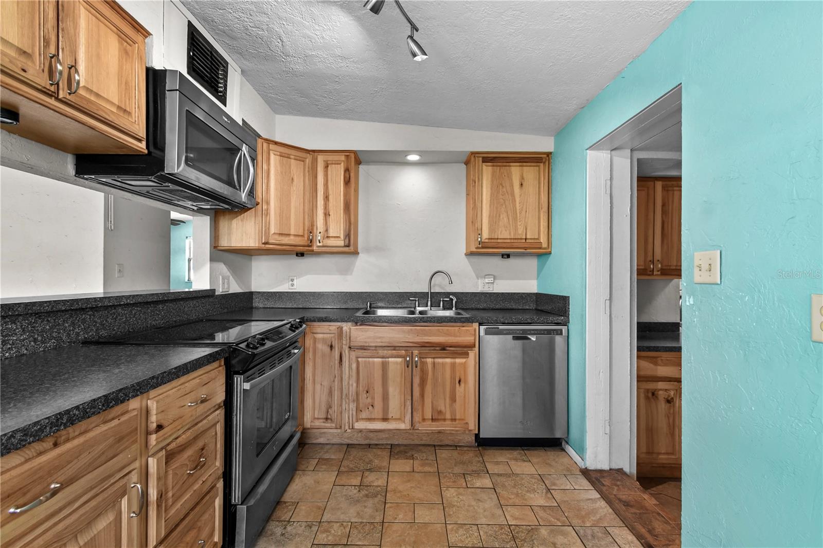 Image 17 of 61 For 1206 8th Street W