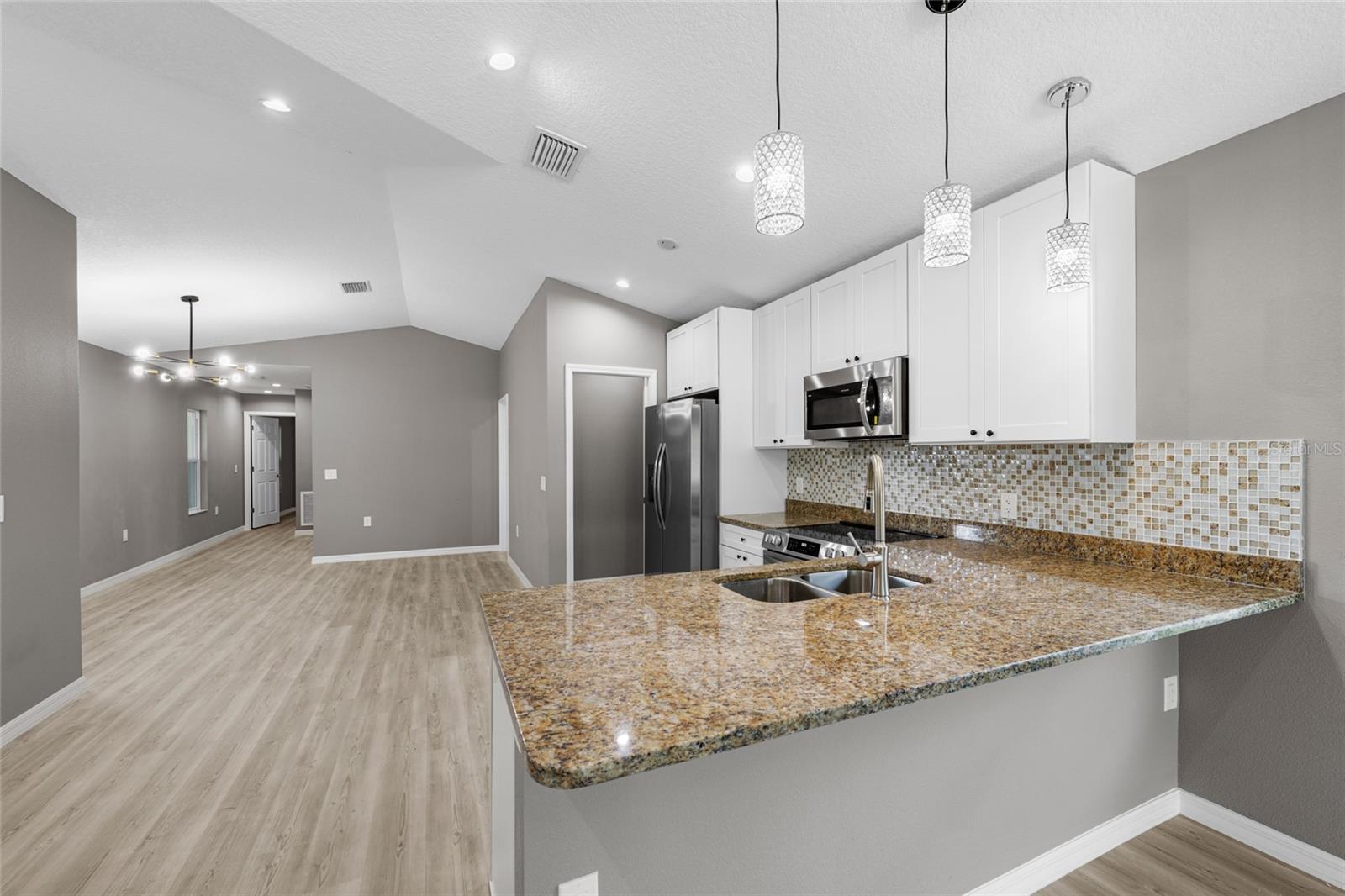 Image 10 of 33 For 3914 Walnut Avenue