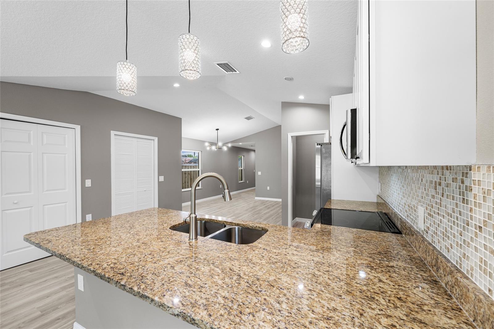 Image 11 of 33 For 3914 Walnut Avenue