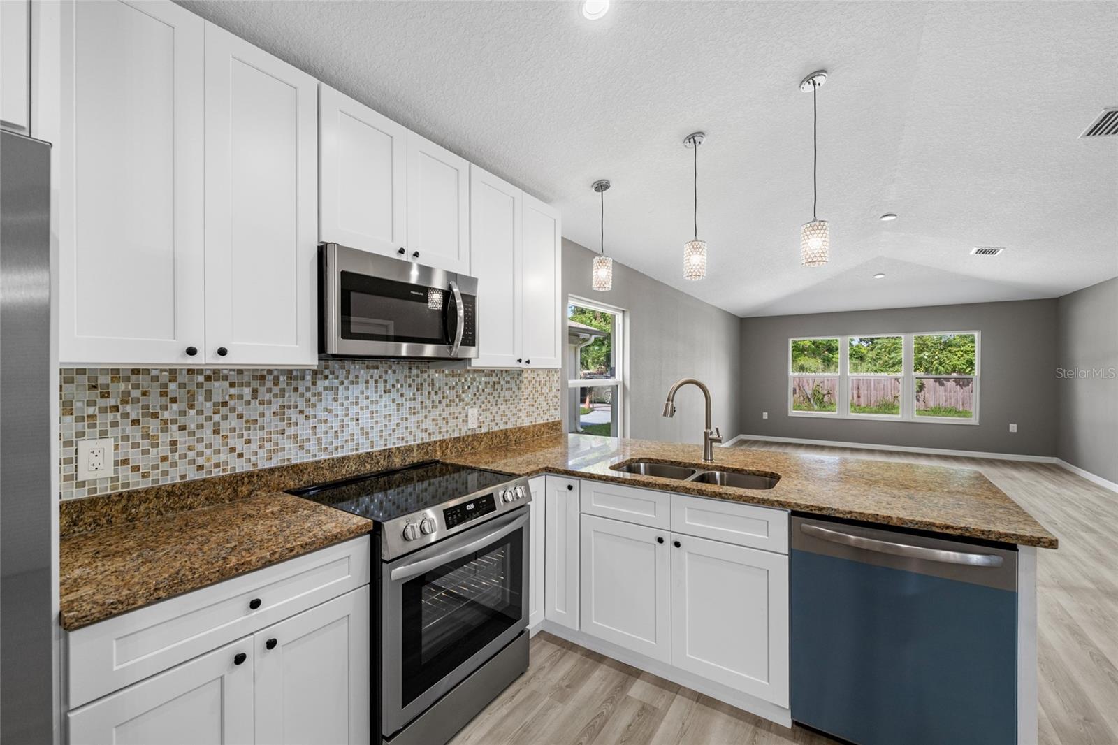 Image 14 of 33 For 3914 Walnut Avenue