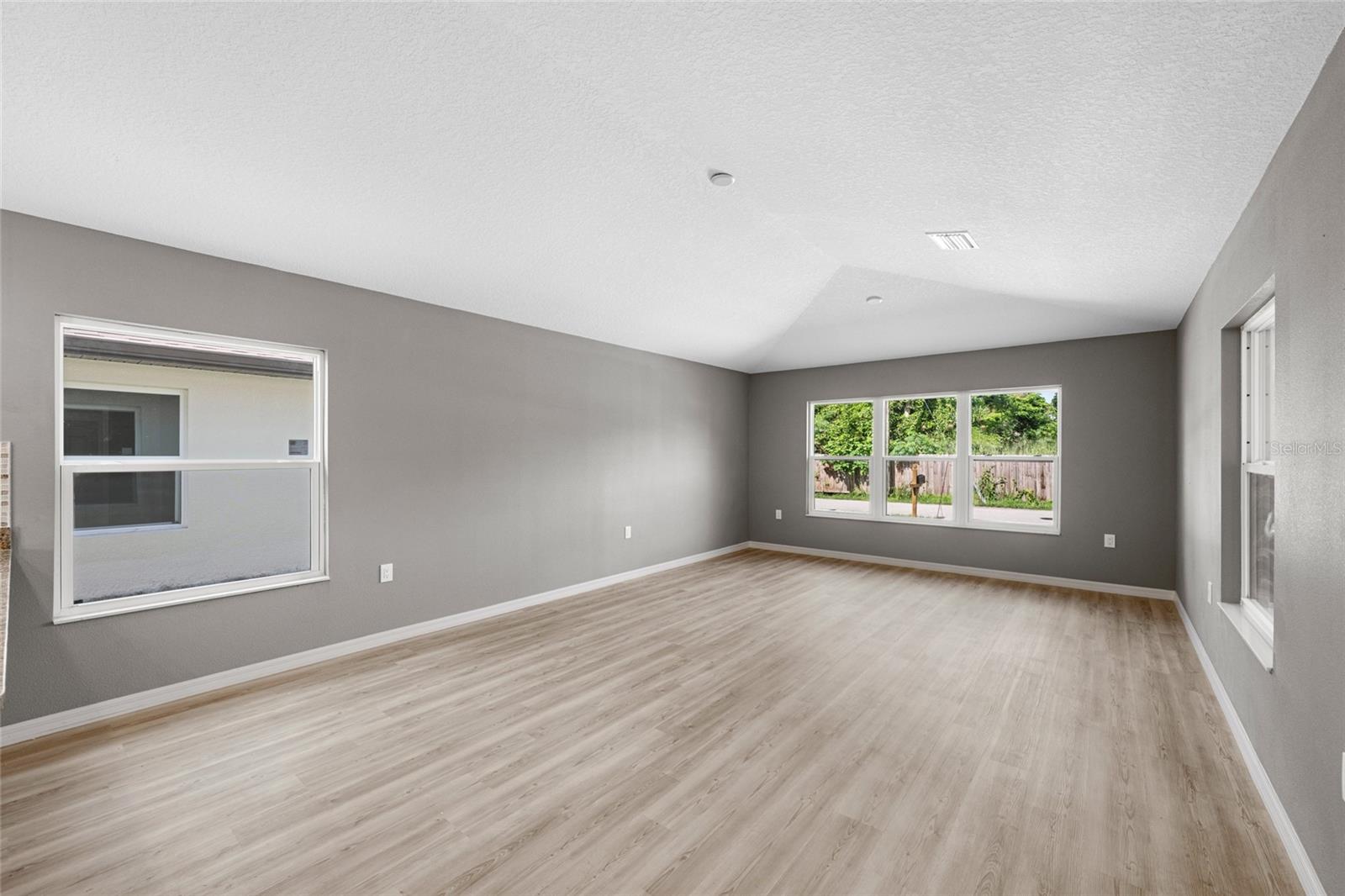 Image 6 of 33 For 3914 Walnut Avenue