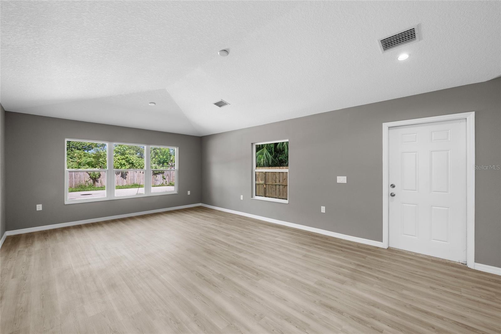 Image 7 of 33 For 3914 Walnut Avenue