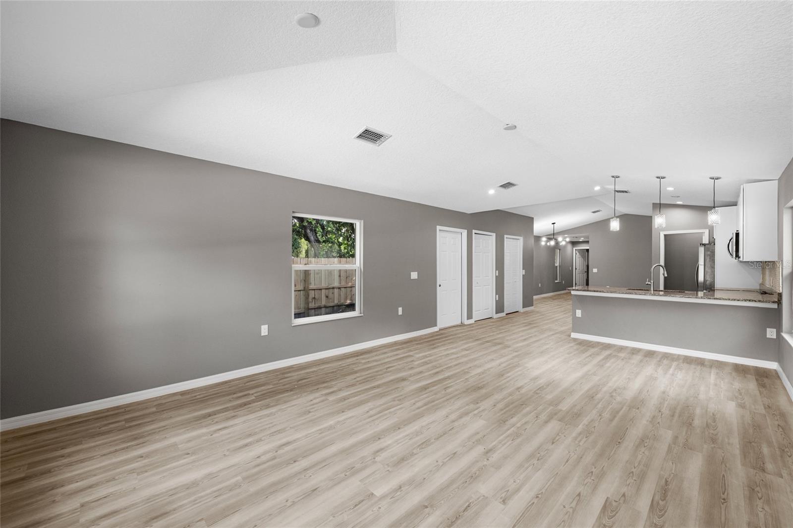 Image 8 of 33 For 3914 Walnut Avenue