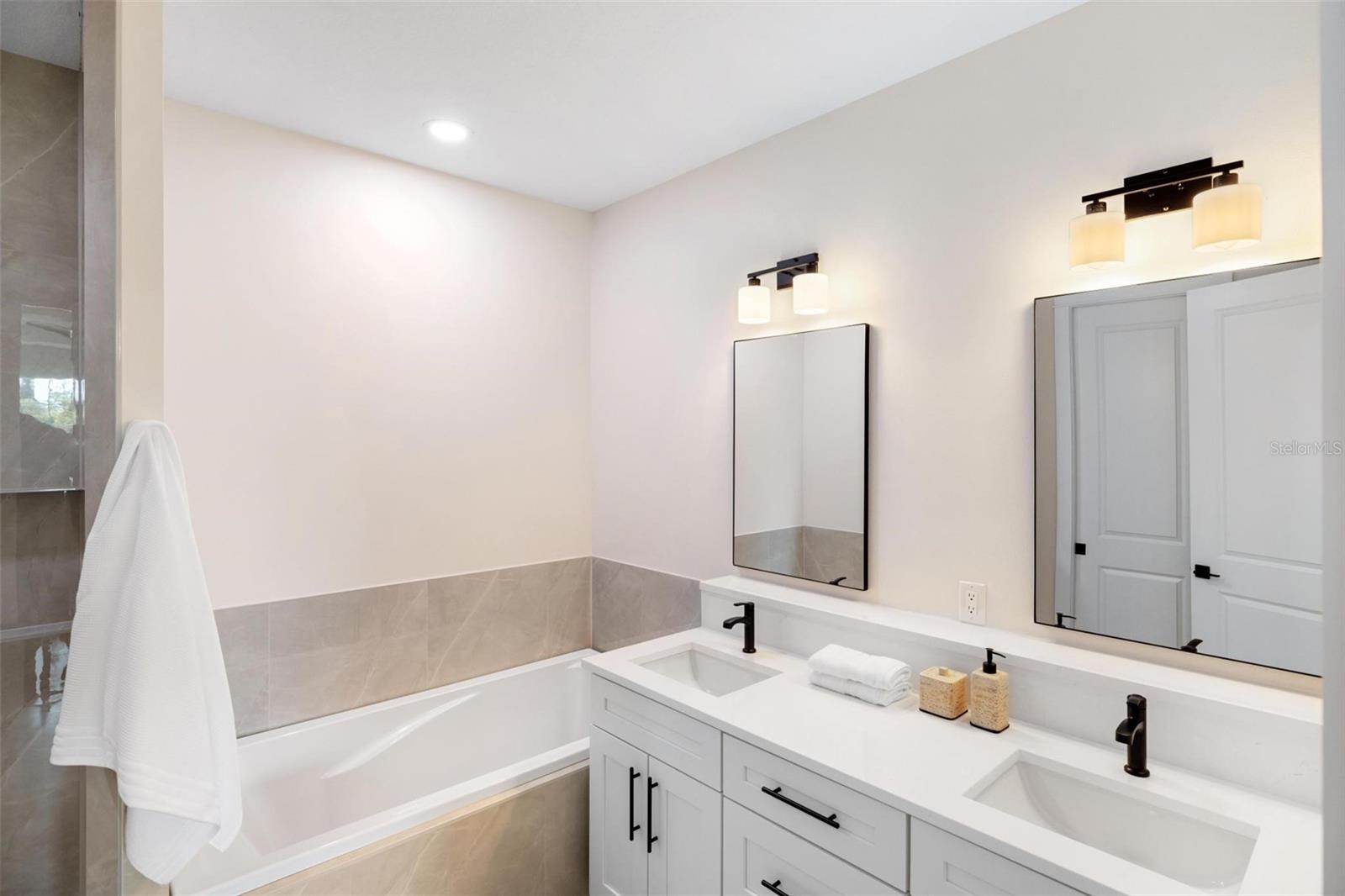 Image 16 of 43 For 1022 Lavina Street