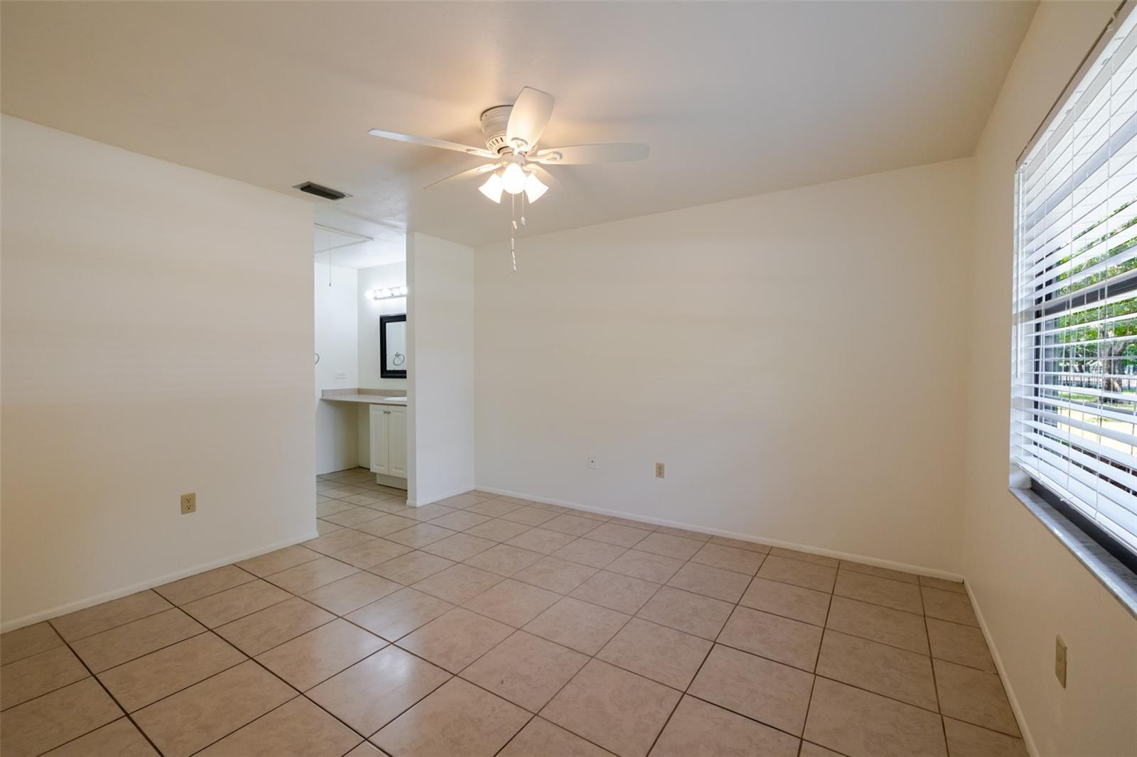 Image 22 of 35 For 5021 Barrington Circle 302