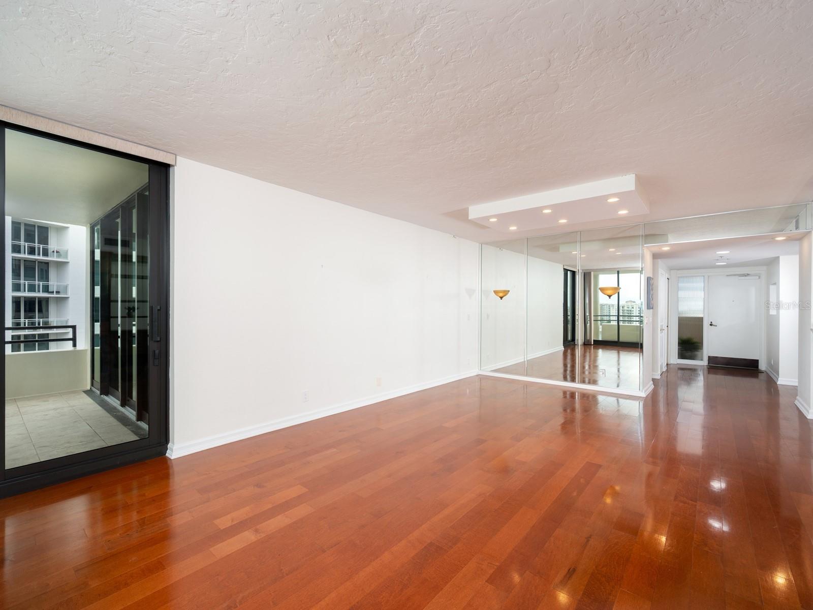 Image 14 of 94 For 1255 Gulfstream Avenue 1003
