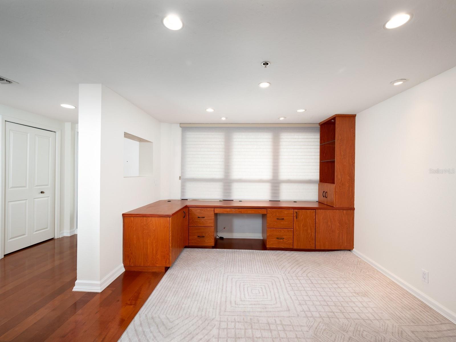 Image 8 of 94 For 1255 Gulfstream Avenue 1003