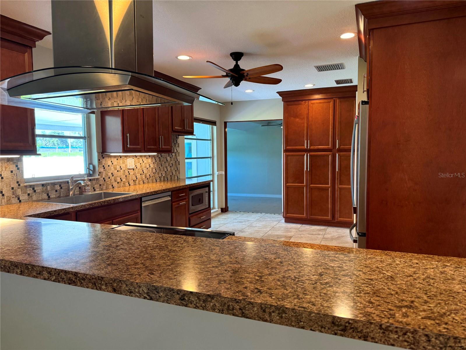 Image 11 of 75 For 5608 43rd Avenue E