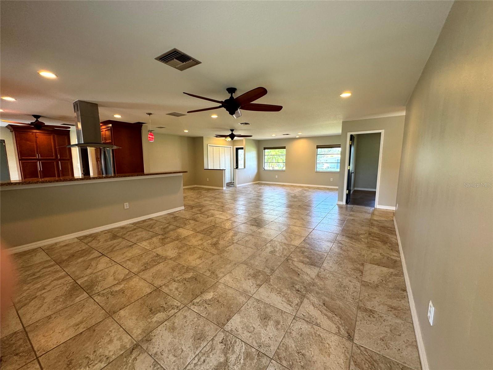 Image 12 of 75 For 5608 43rd Avenue E