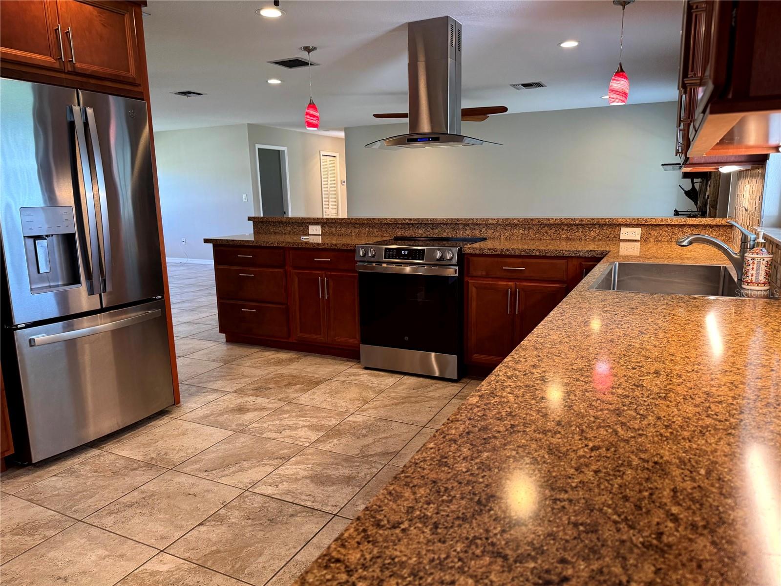 Image 14 of 75 For 5608 43rd Avenue E