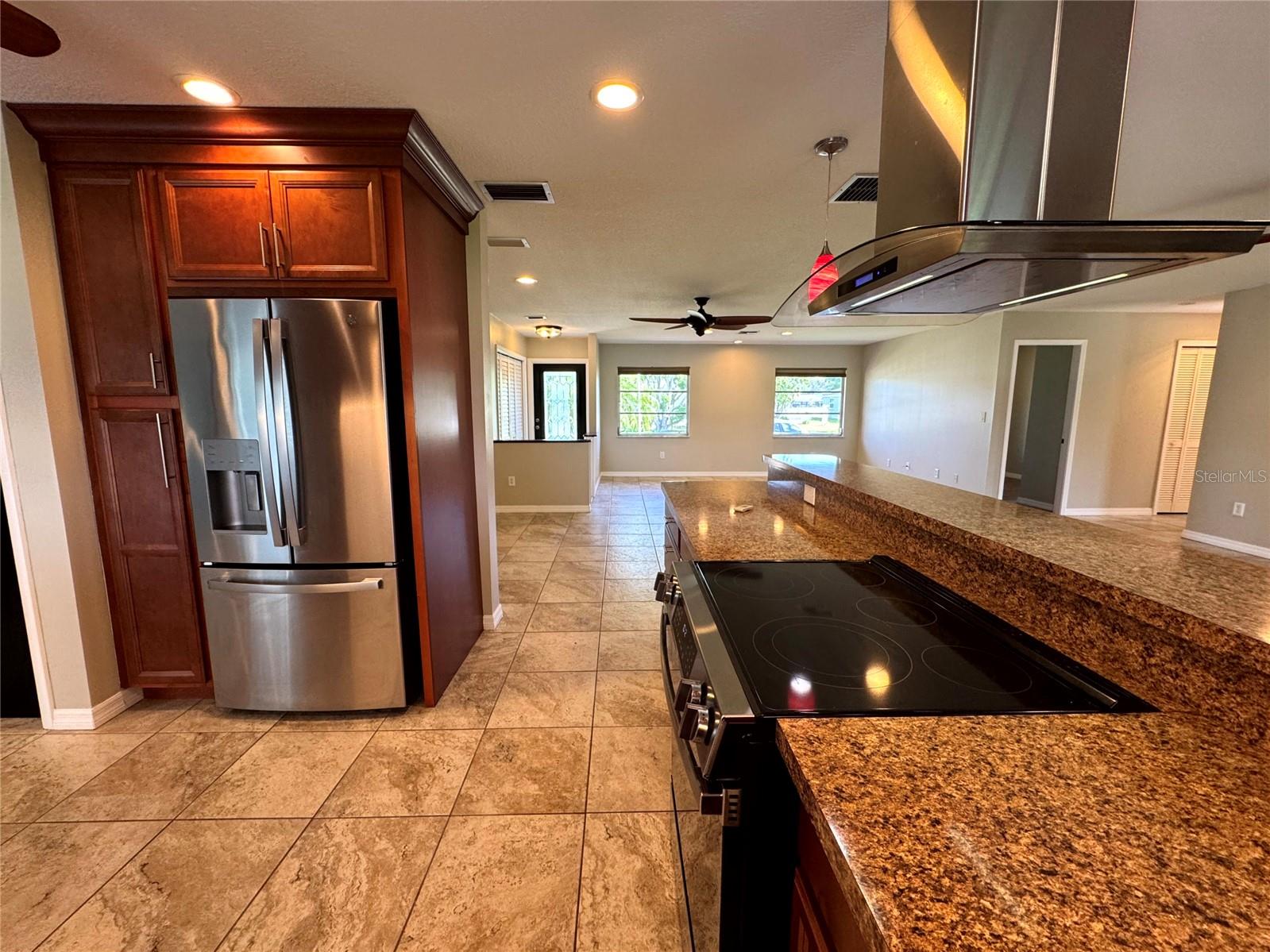 Image 16 of 75 For 5608 43rd Avenue E