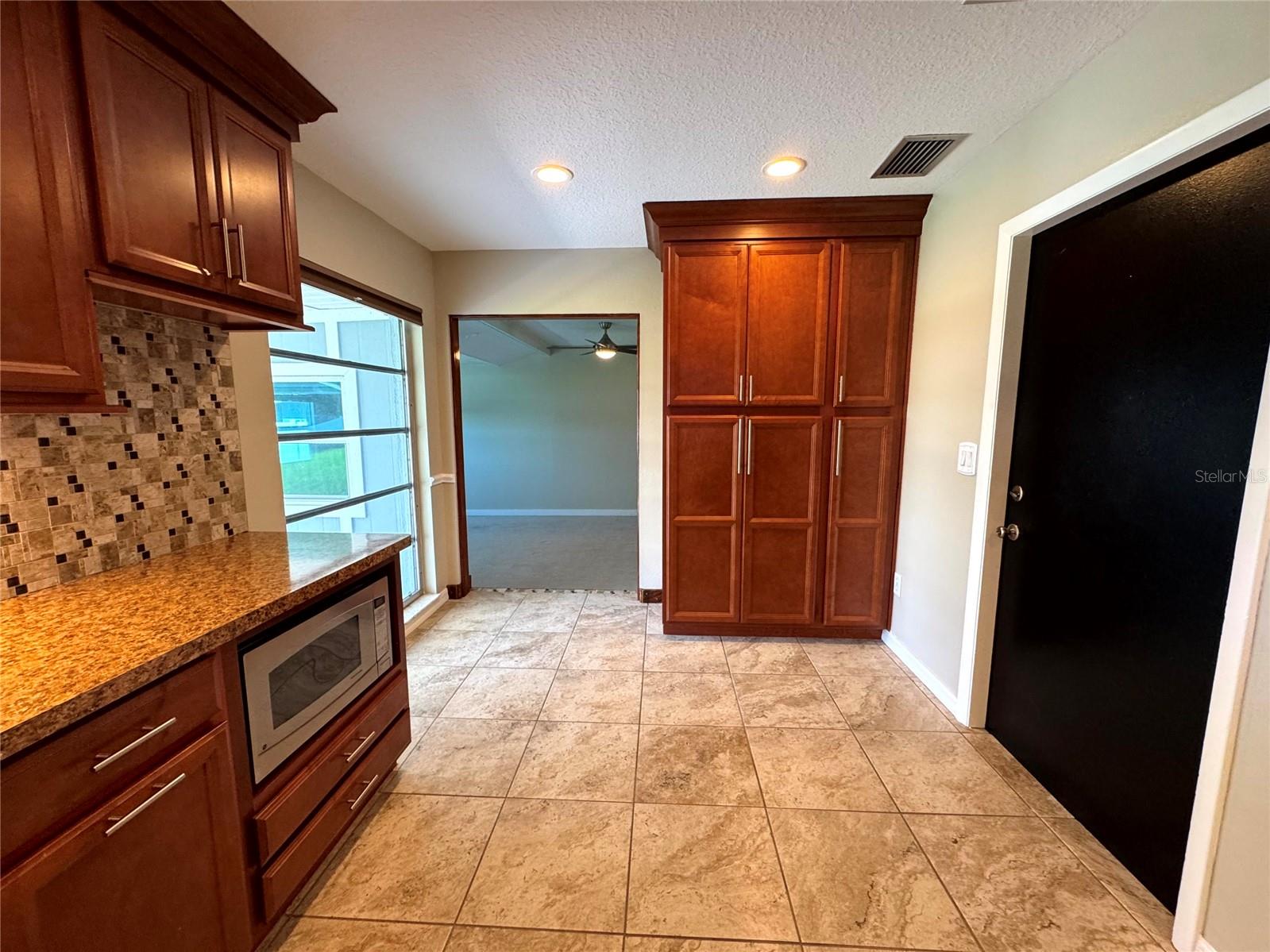 Image 17 of 75 For 5608 43rd Avenue E
