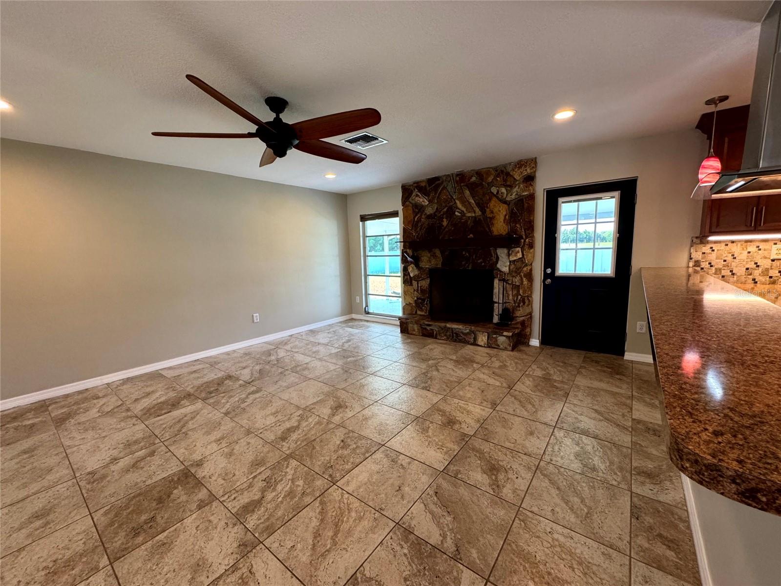 Image 24 of 75 For 5608 43rd Avenue E