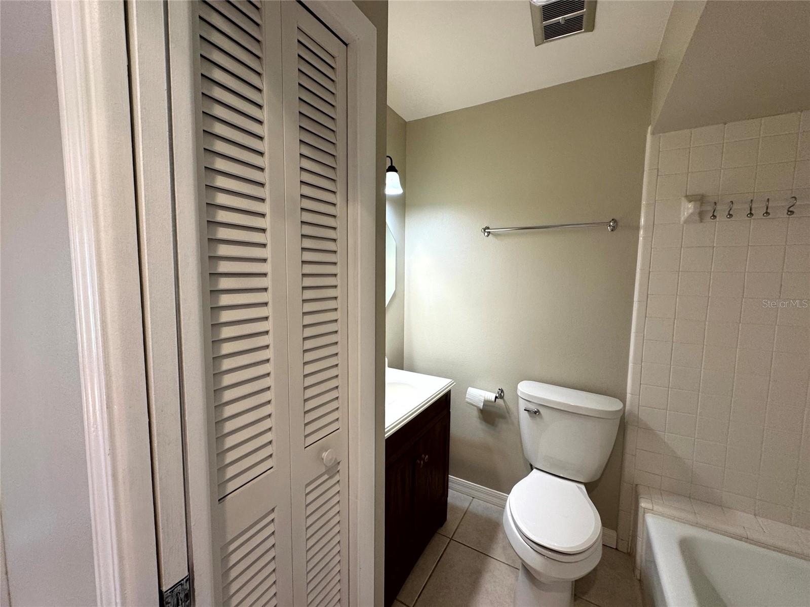 Image 30 of 75 For 5608 43rd Avenue E