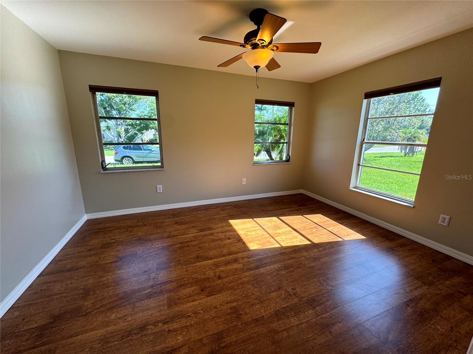 Image 31 of 75 For 5608 43rd Avenue E