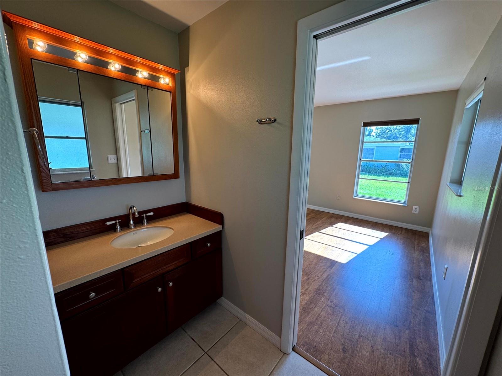 Image 41 of 75 For 5608 43rd Avenue E