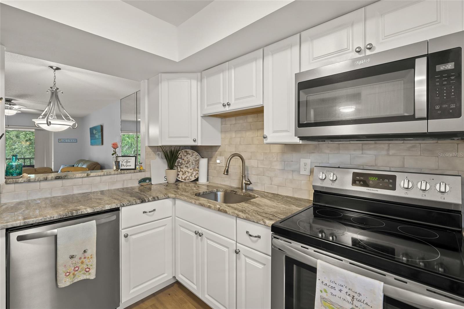 Image 10 of 31 For 1310 Glen Oaks Drive E 391e