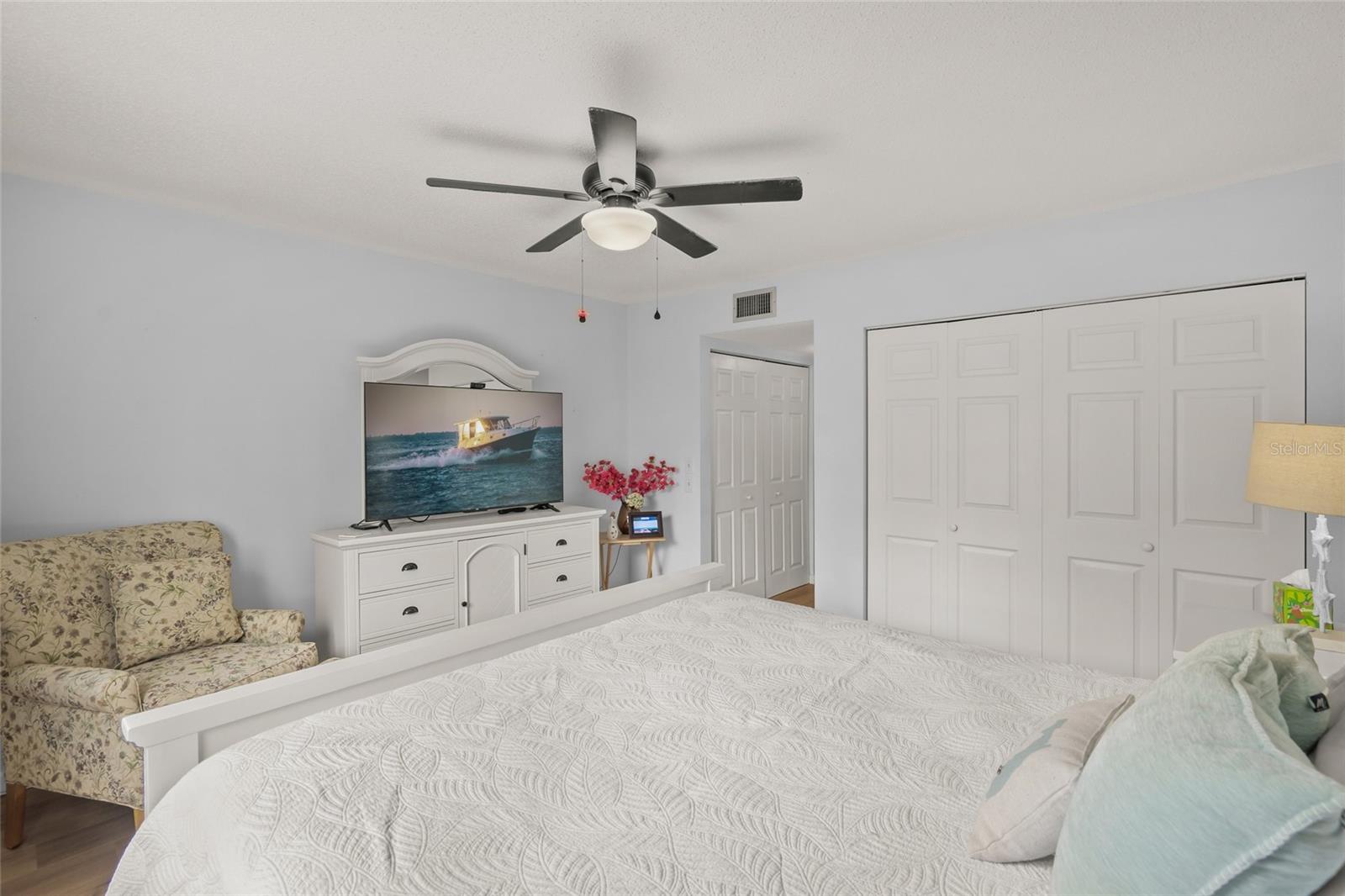 Image 18 of 31 For 1310 Glen Oaks Drive E 391e