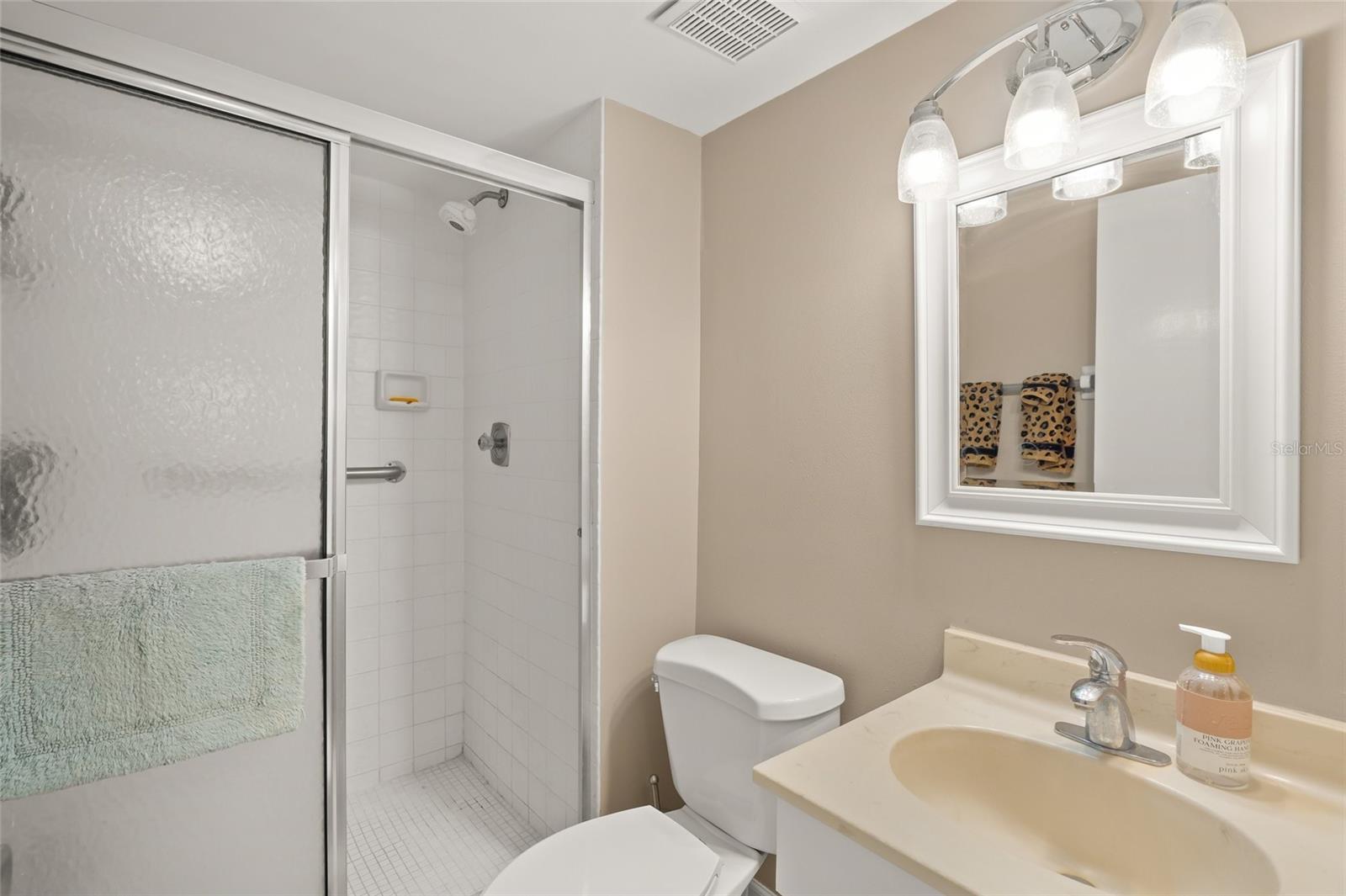 Image 23 of 31 For 1310 Glen Oaks Drive E 391e