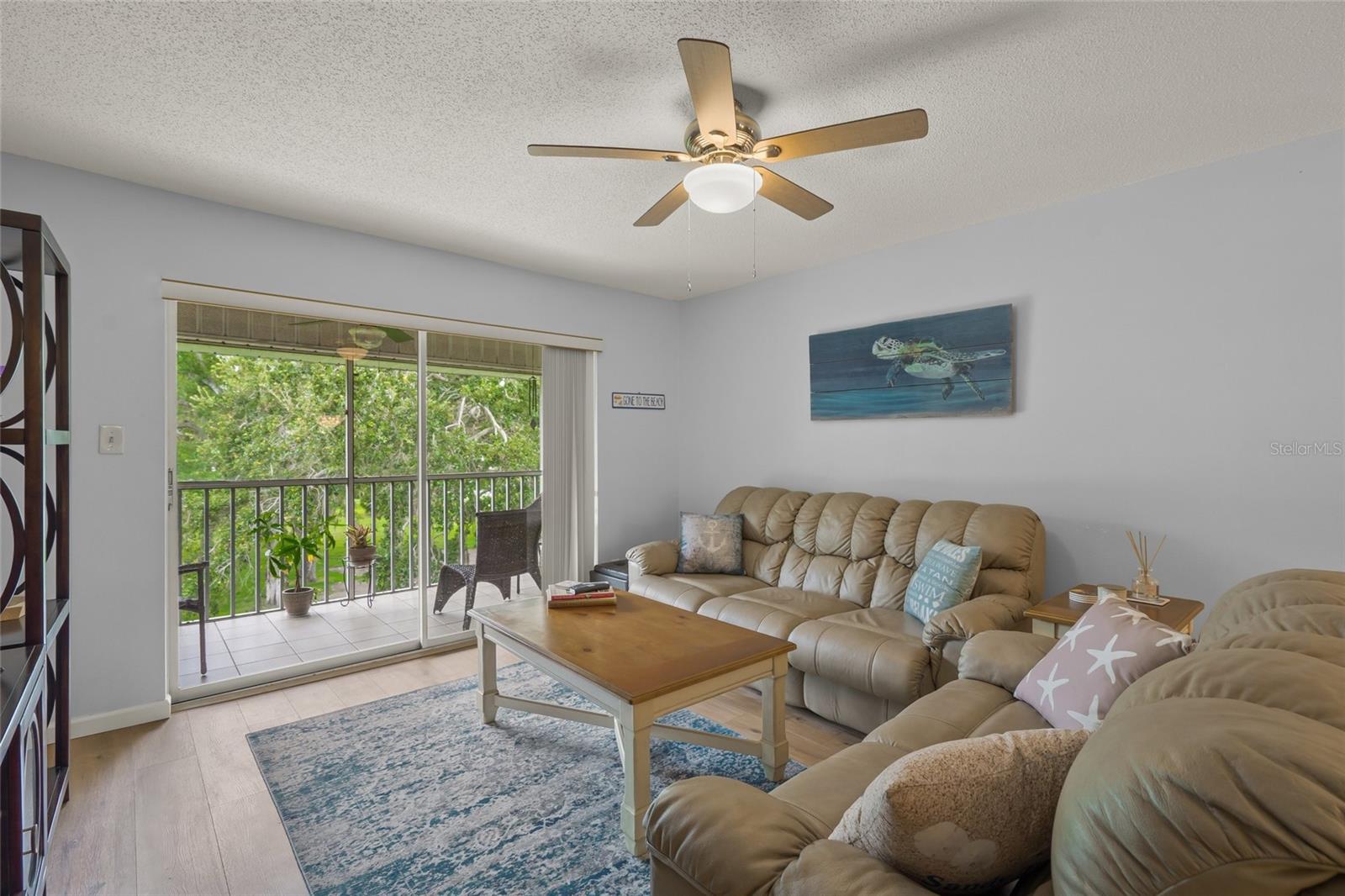 Image 3 of 31 For 1310 Glen Oaks Drive E 391e