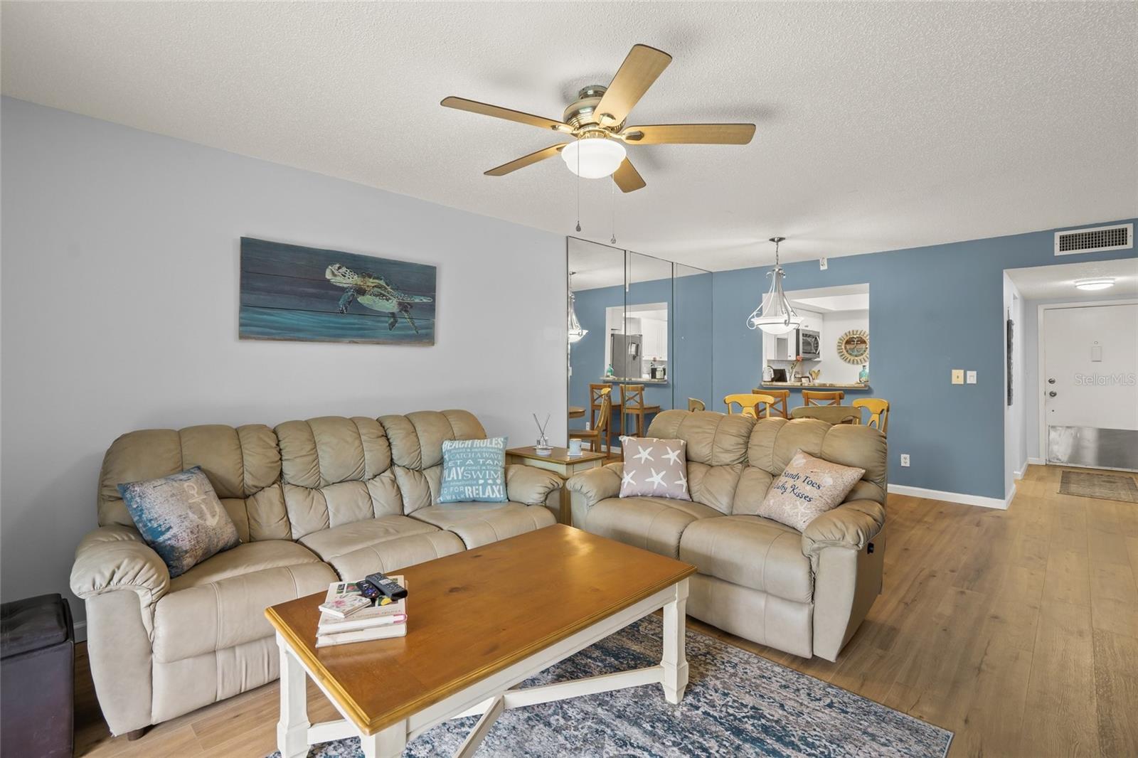 Image 4 of 31 For 1310 Glen Oaks Drive E 391e