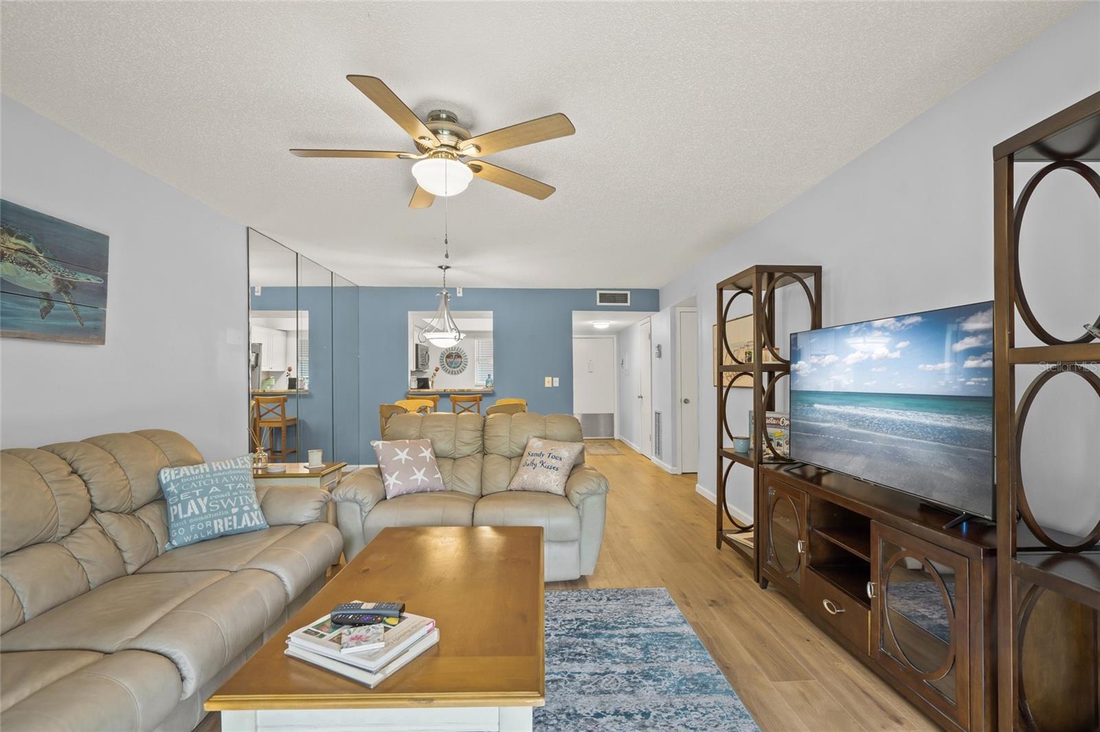 Image 7 of 31 For 1310 Glen Oaks Drive E 391e