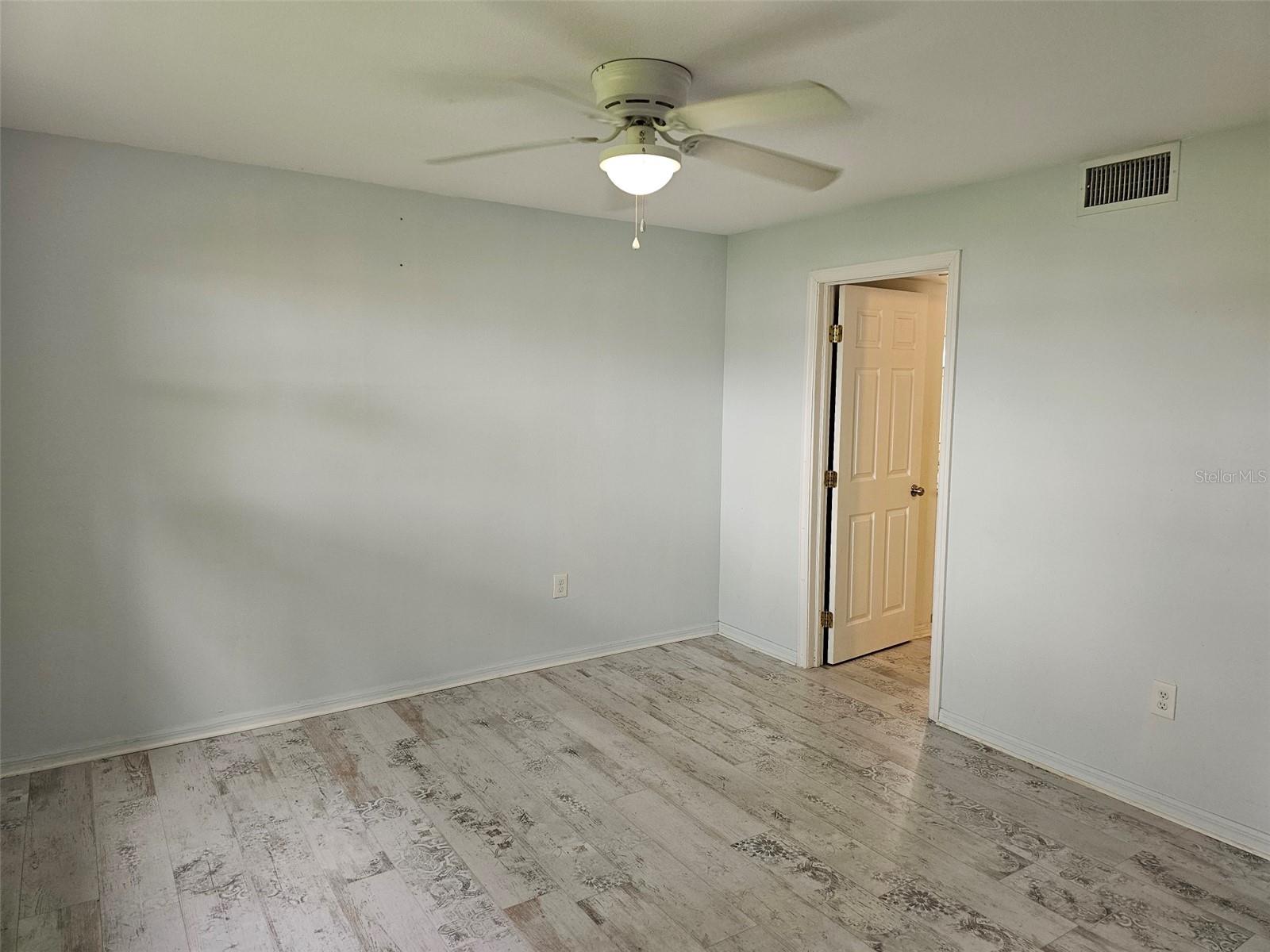 Image 15 of 26 For 5503 Fountain Lake Circle A104