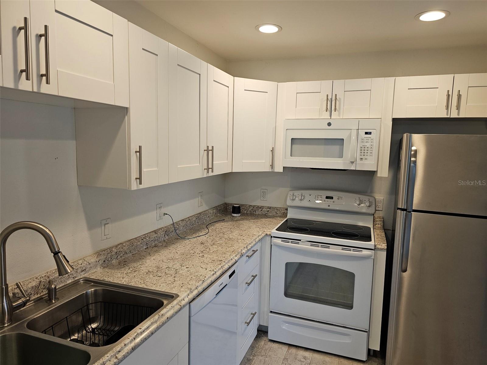 Image 4 of 26 For 5503 Fountain Lake Circle A104